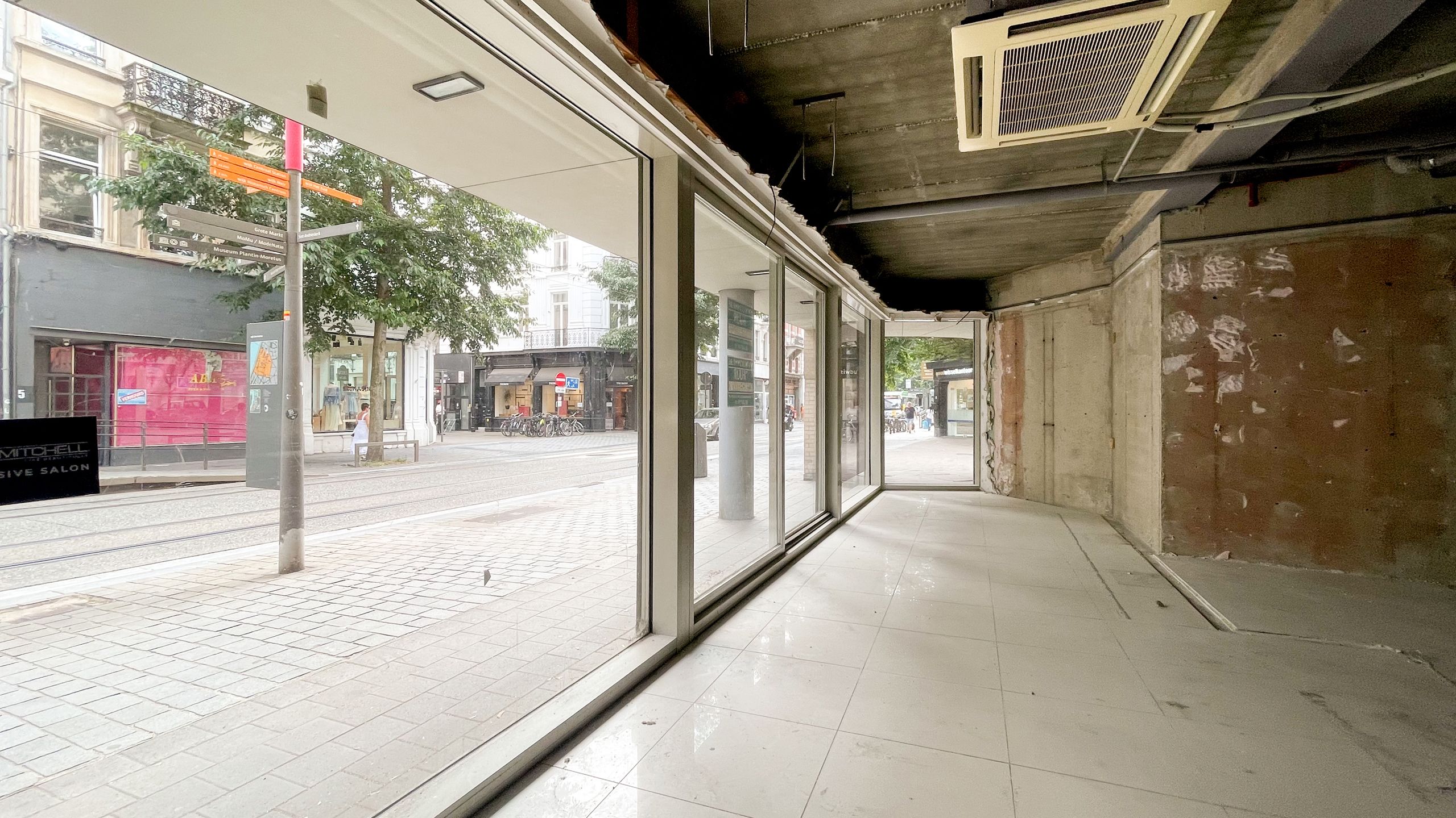 commercieel gelijkvloers ca 145 m² in Nationalestraat foto 2