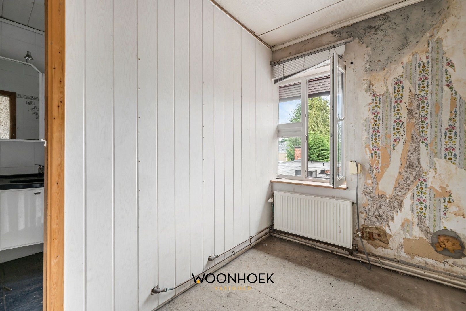 Ruime, te renoveren woning met diverse mogelijkheden foto 15