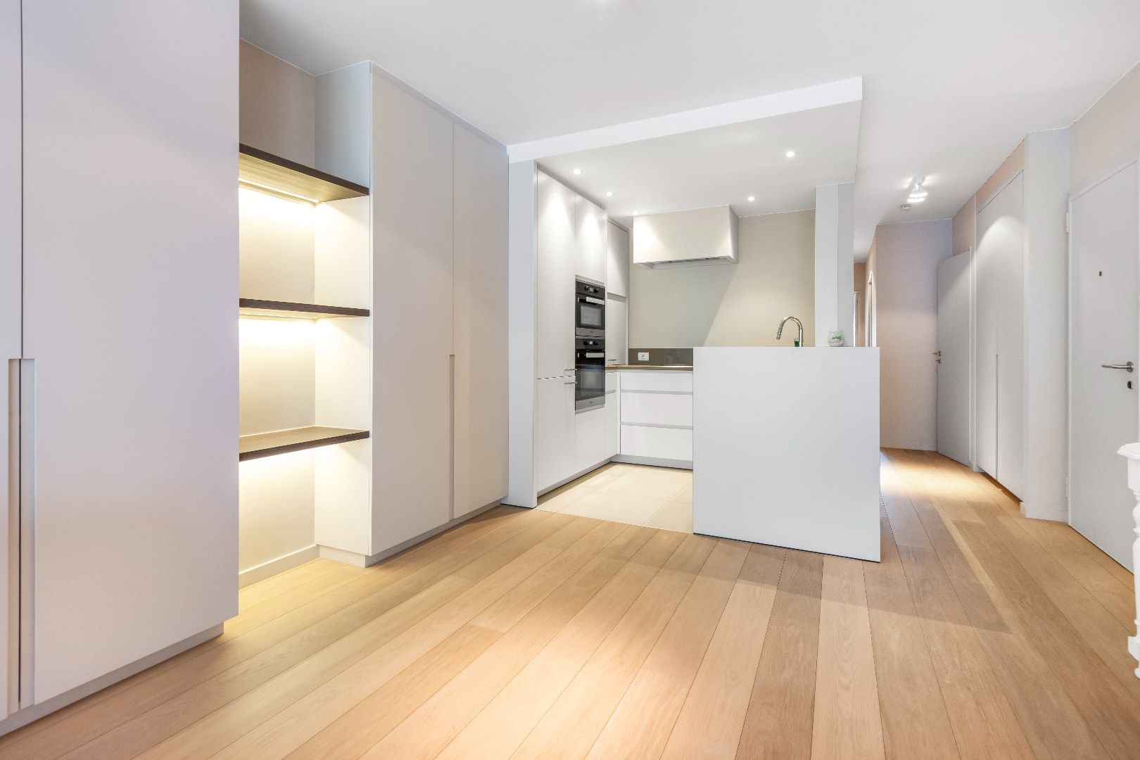 Mooi instapklaar appartement op de Dumortierlaan foto 6