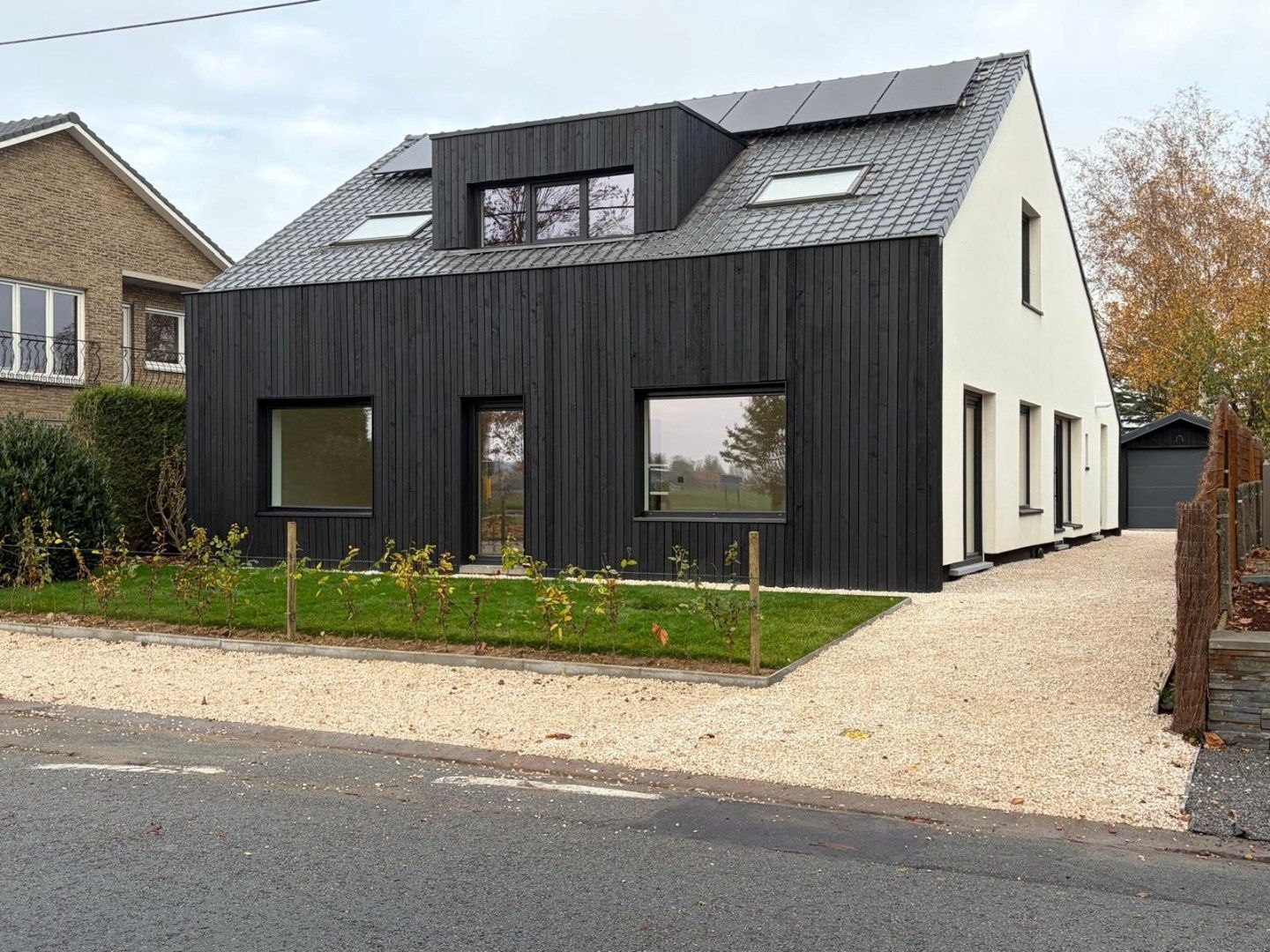 PRACHTIG AFGEWERKTE EN ENERGIEZUINIGE VILLA foto {{pictureIndex}}