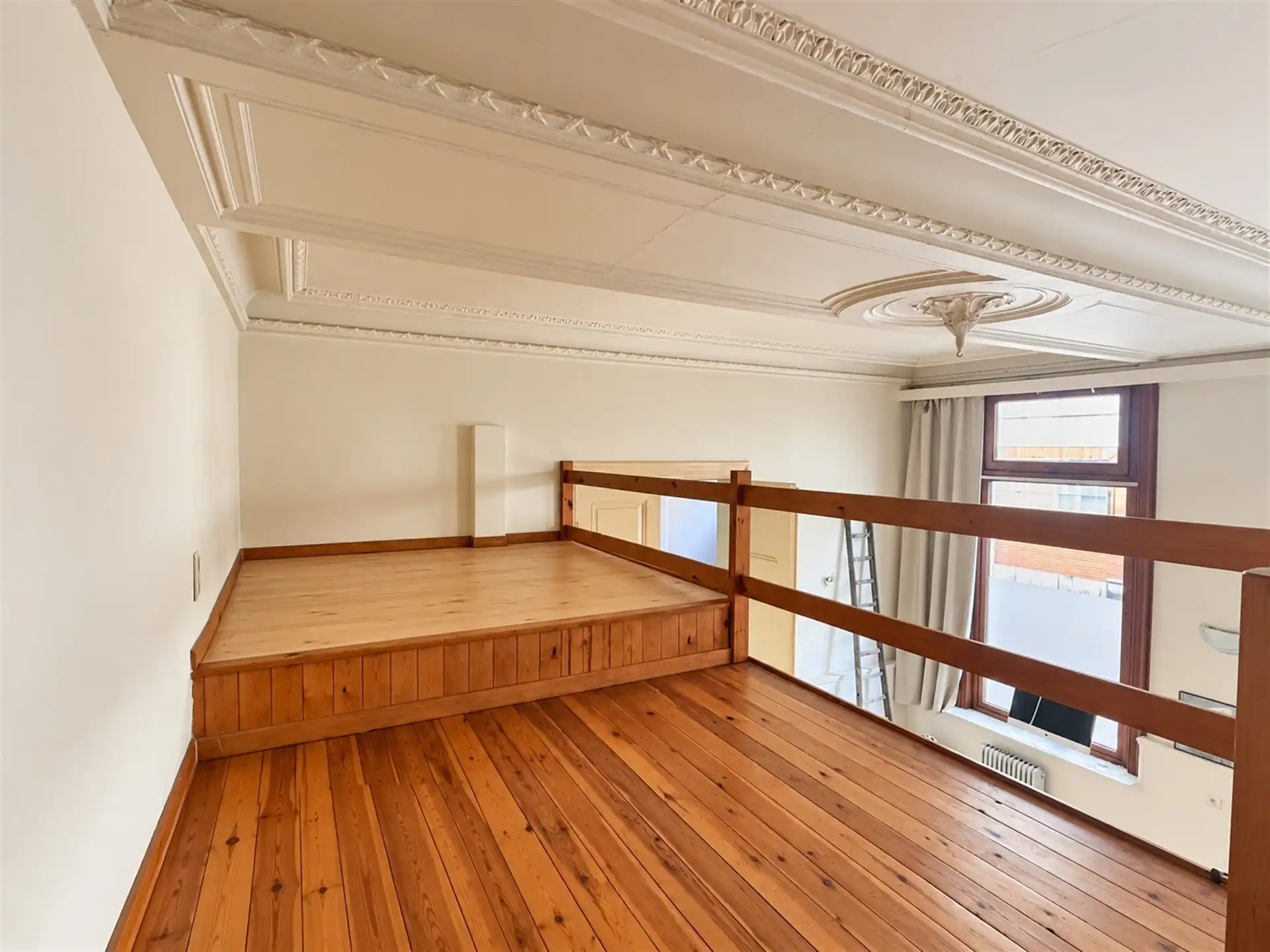 Authentiek gelijkvloers appartementje met slaapmezzanine vlakbij de universiteit! foto 4