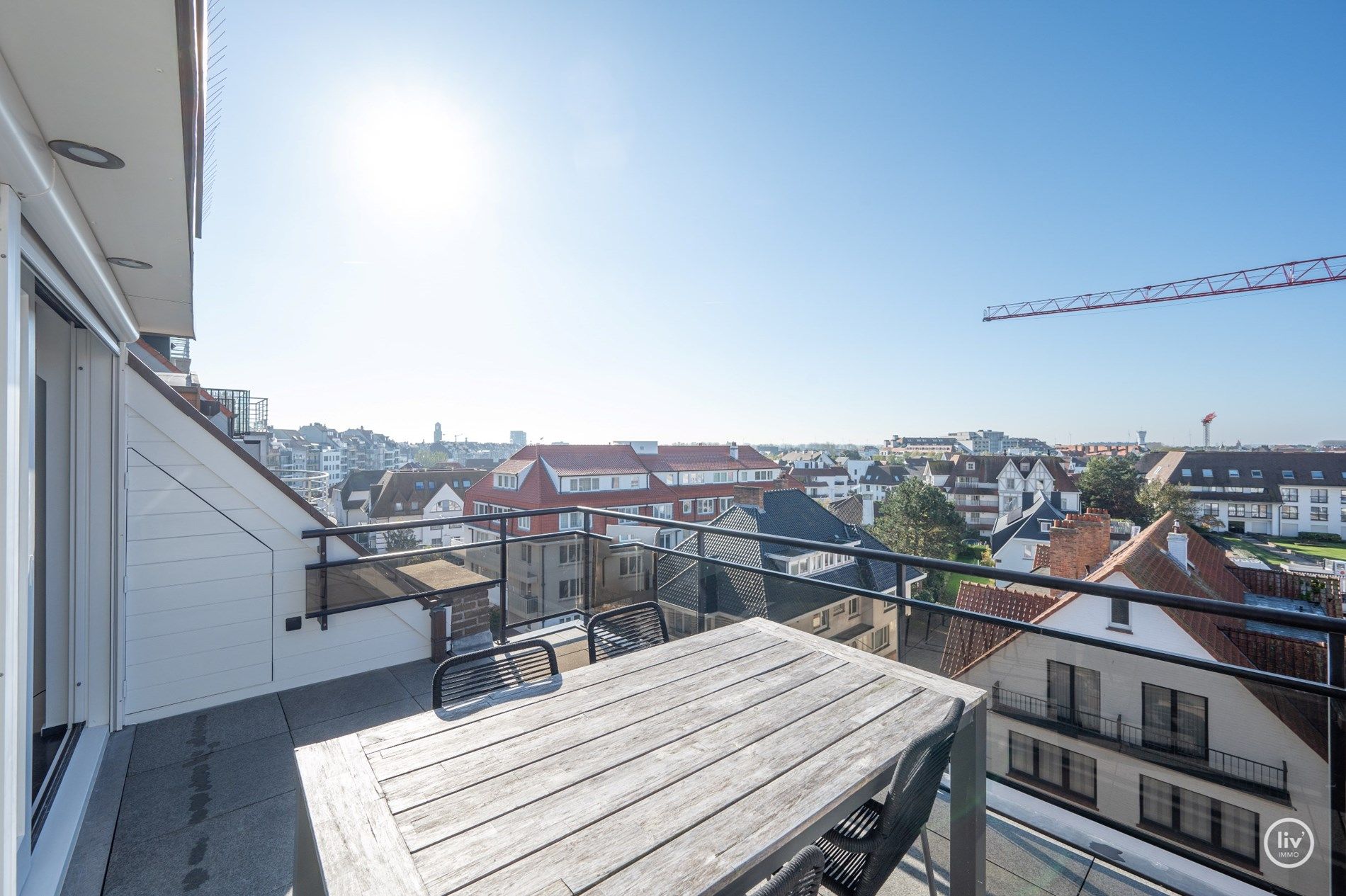 Prachtig, ruim gerenoveerd duplex appartement met magnifieke open zichten en terrassen vlakbij het Rubensplein en zeedijk te Knokke.  foto 11