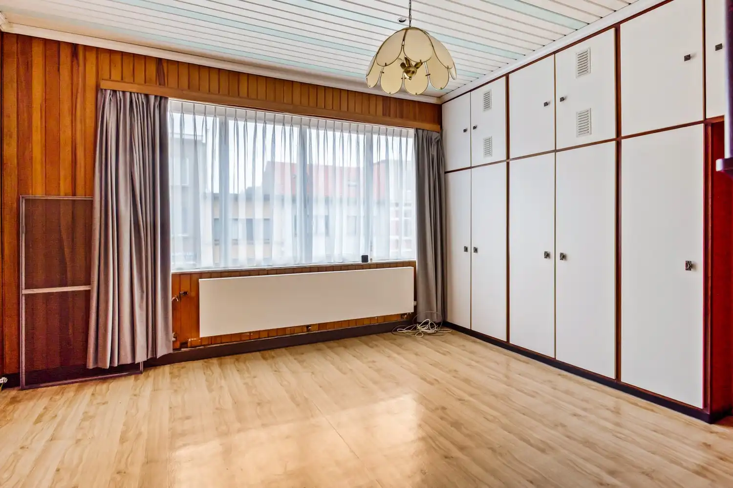 Charmante doch te renoveren woning met 2-3 slk, garage, tuin en veel potentieel vlakbij Rivierenhof! foto 12