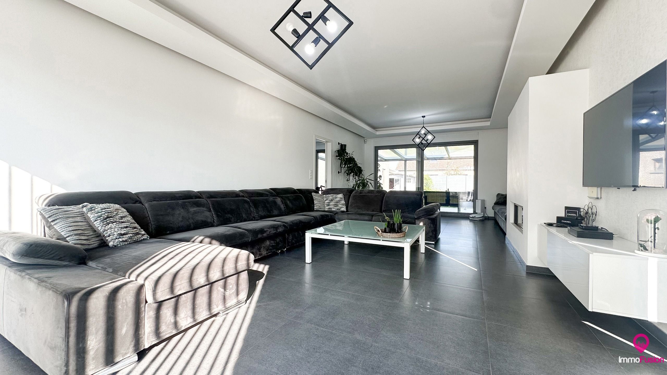 Recente vrijstaande woning van 240 m² en 8are grond! foto 5