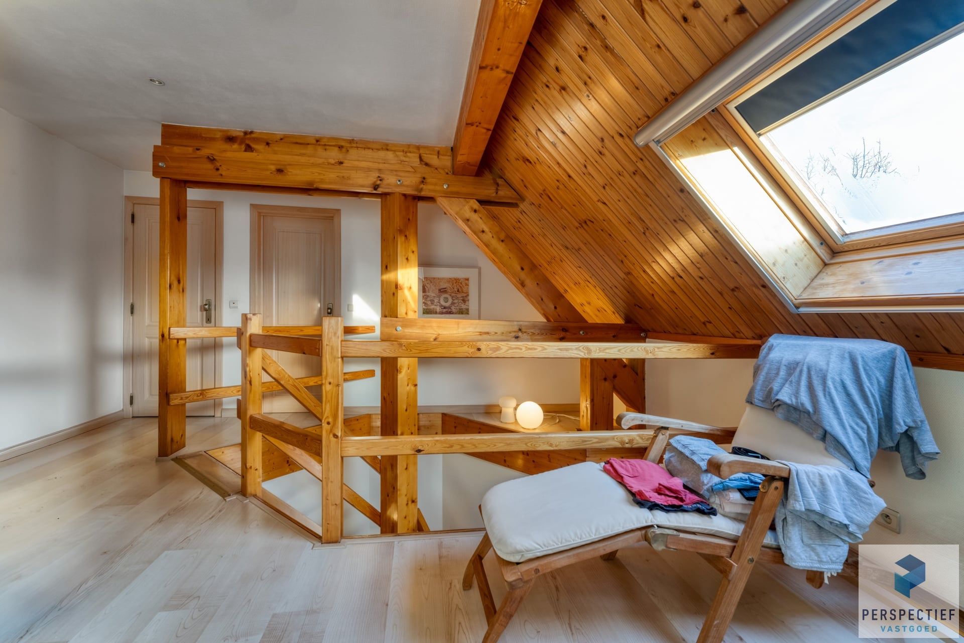 Statige, ruime villa met loods en ingerichte studio in een rustige omgeving foto 20