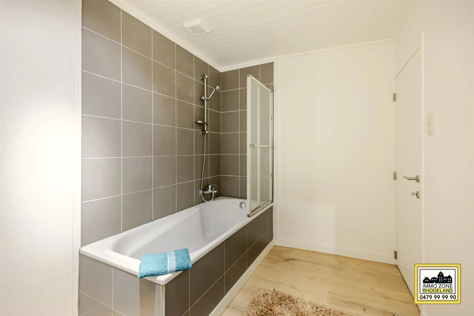 Knappe en uiterst instapklare starterswoning foto 12