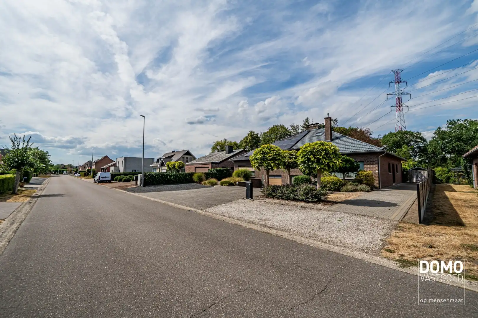 GERENOVEERDE, INSTAPKLARE GEZINSWONING MET 4 SLAAPKAMERS TE TUILT foto 5
