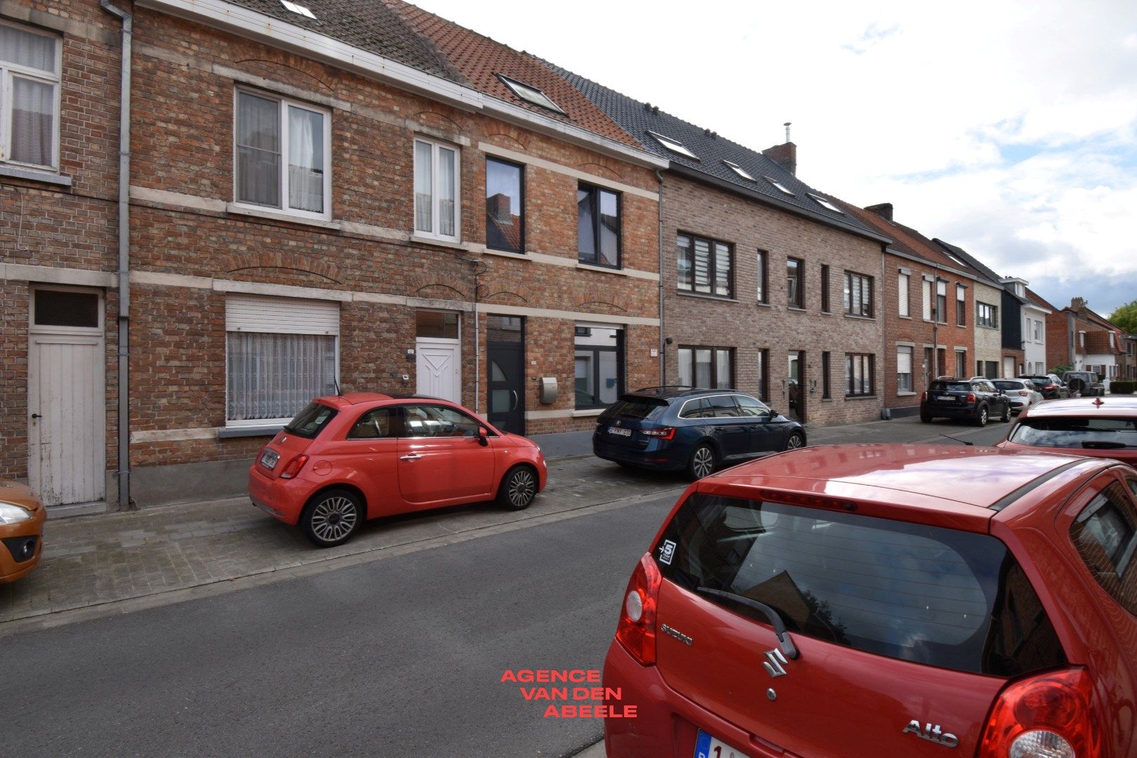 Gerenoveerde rijwoning met garage foto 2