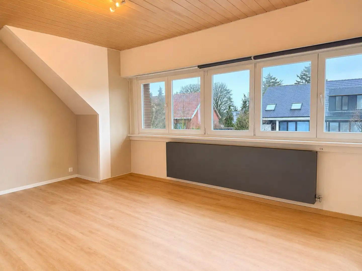 Op te frissen energievriendelijke woning met 4 slaapkamers en garage  foto 13