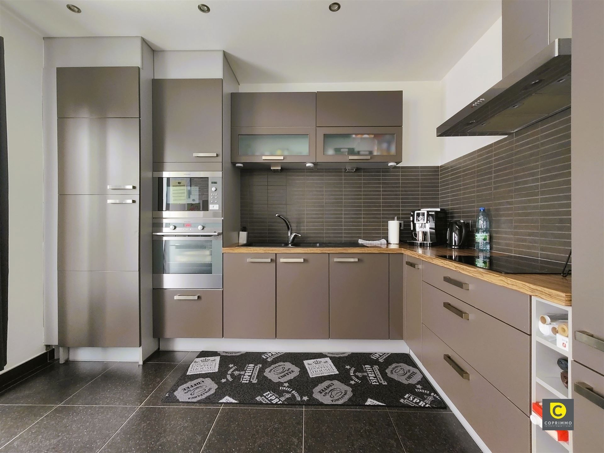 Ruim 2 slaapkamer app + autostaanplaats! foto 3
