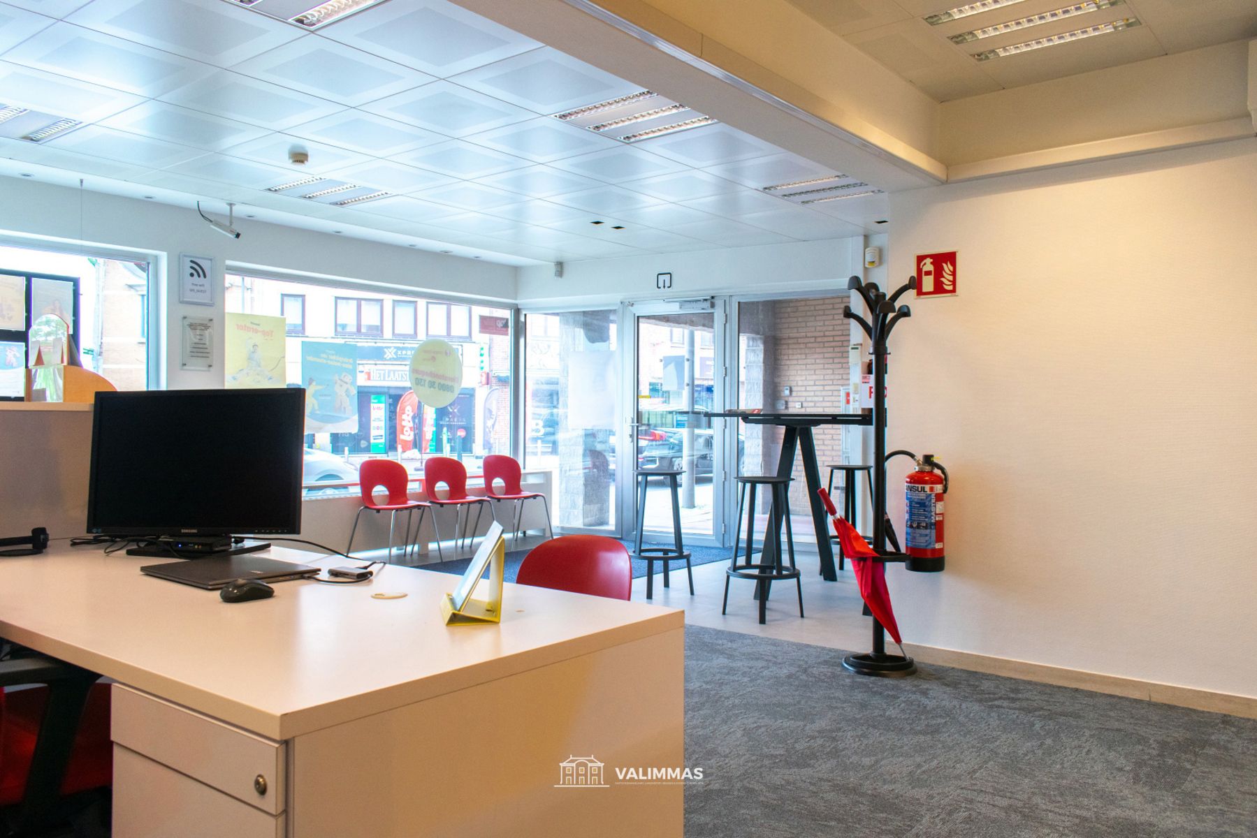 Commercieel gelegen gelijkvloerse kantoor- of handelsruimte  foto 6