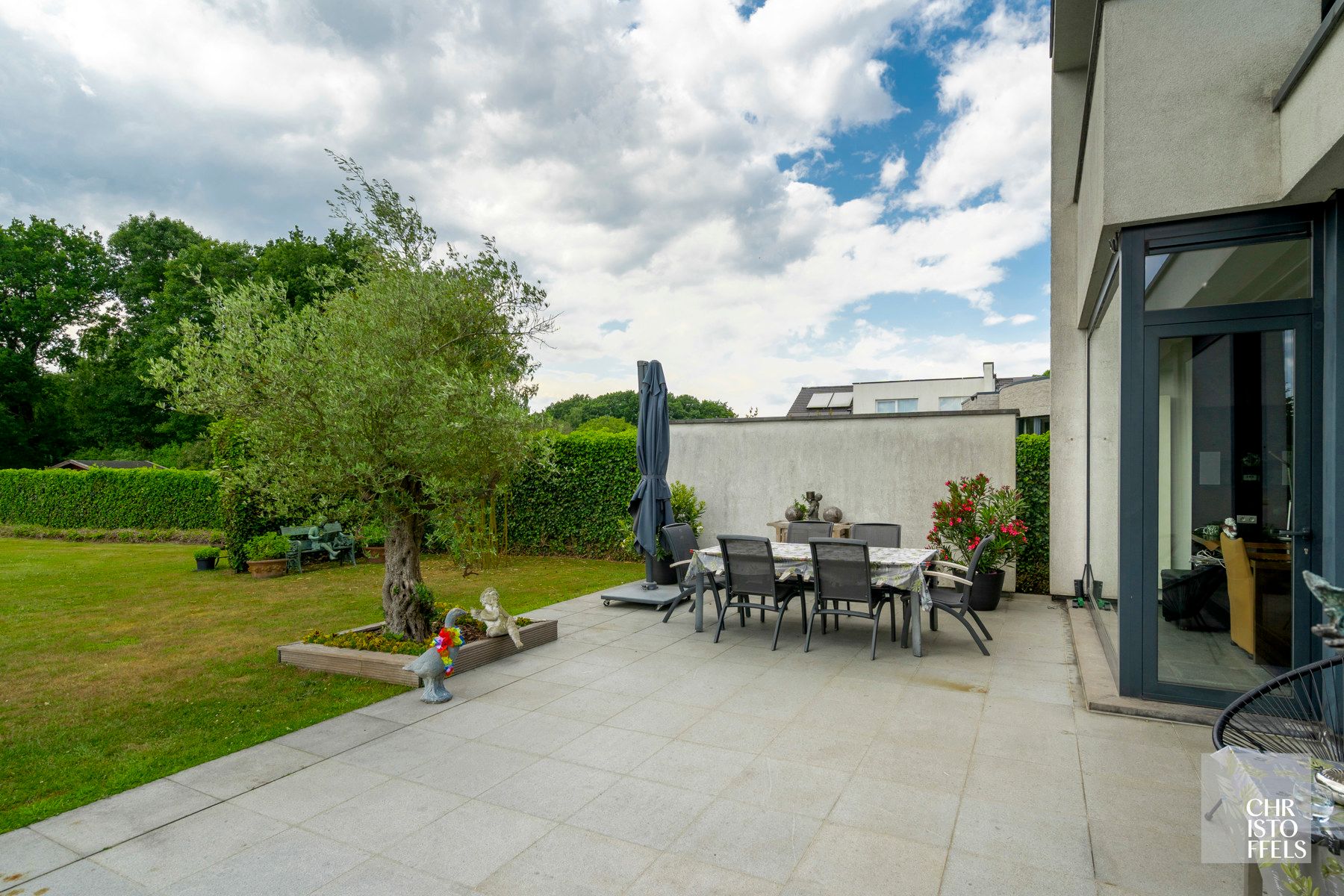 Ruime stijlvolle moderne villa (547m²) op zuid gericht grondperceel van 2.531m² foto 8