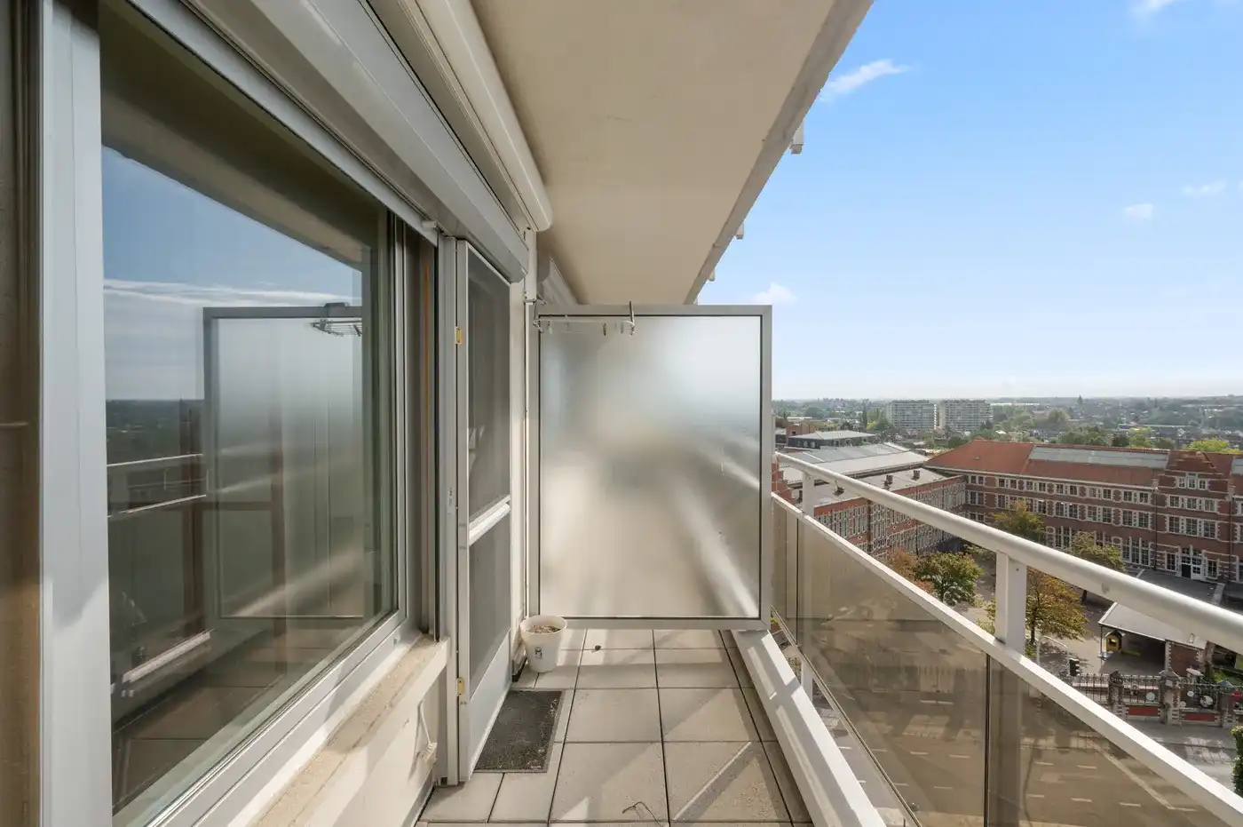 Instapklaar appartement met 2 slaapkamers en garage in Tienen foto 16
