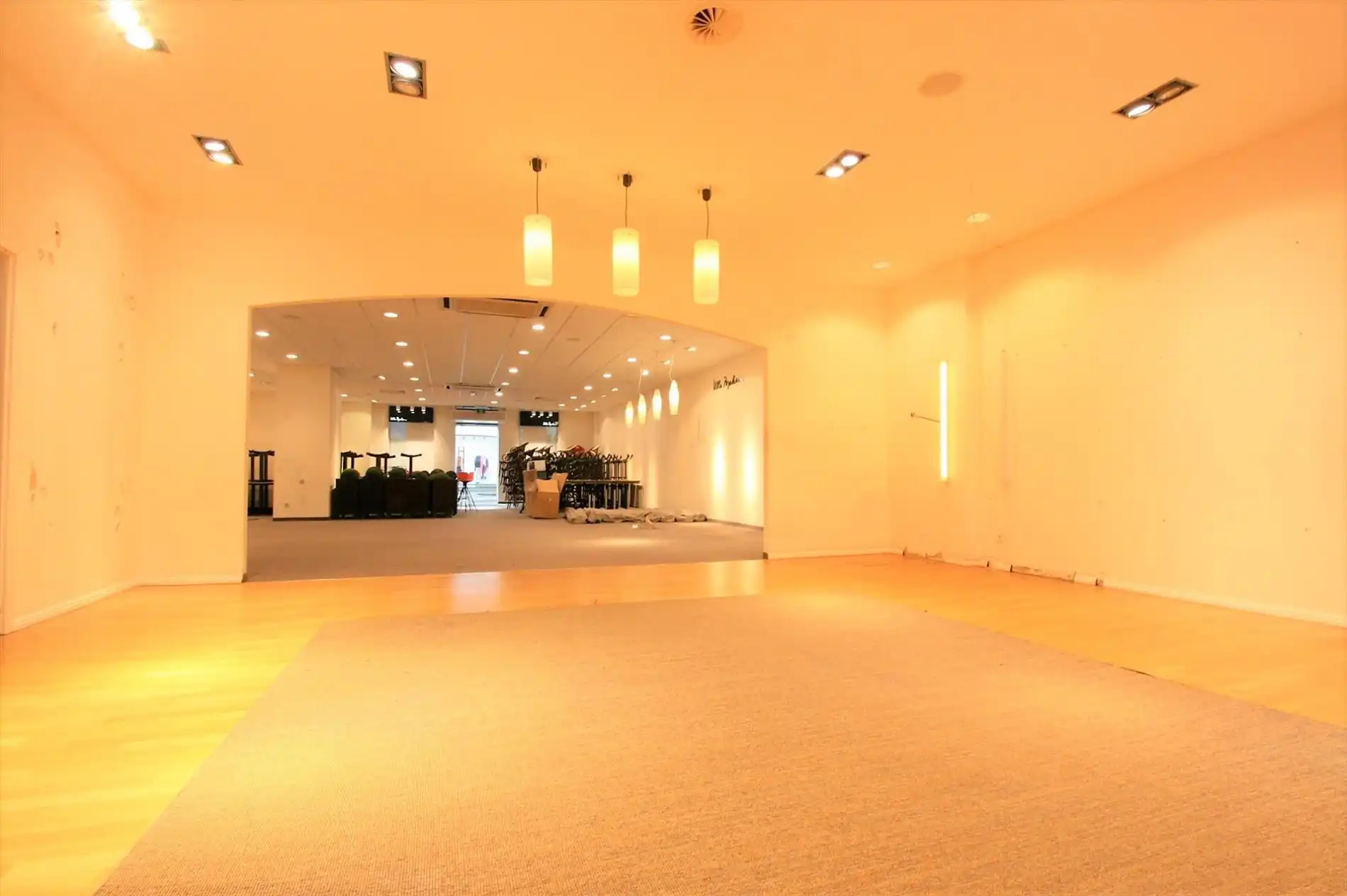  Winkelpanden te huur Zilverpand 25 Brugge foto {{pictureIndex}}