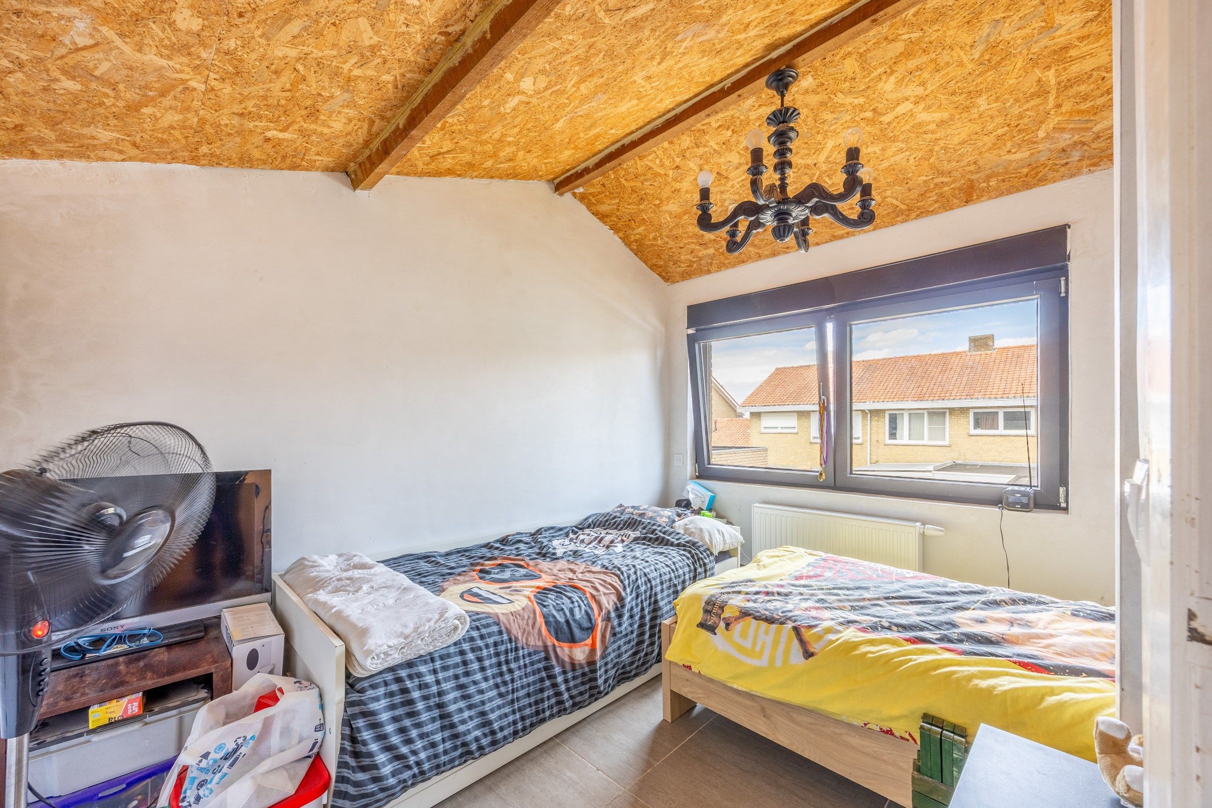 Halfopen woning met drie slaapkamers in kindvriendelijke wijk.  foto 6