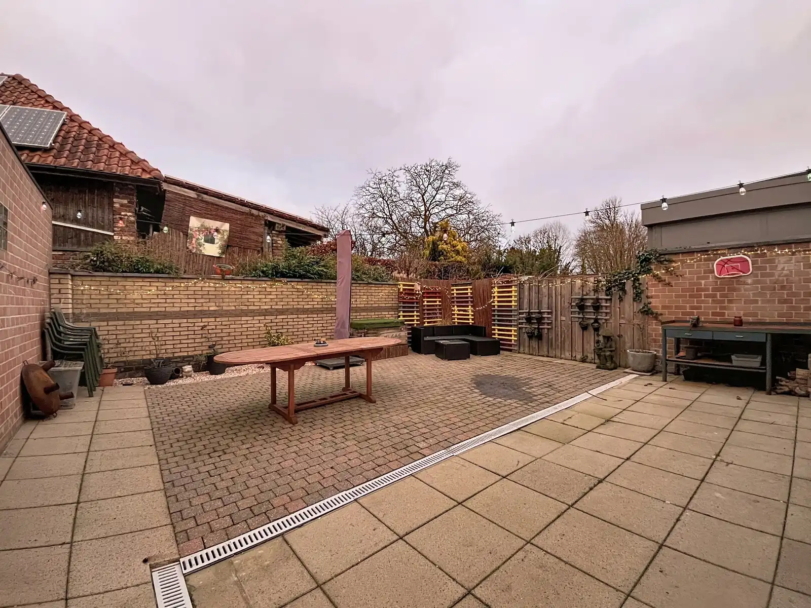 Halfopen woning met 3 slpks, terras en garage, €980/maand. foto 8