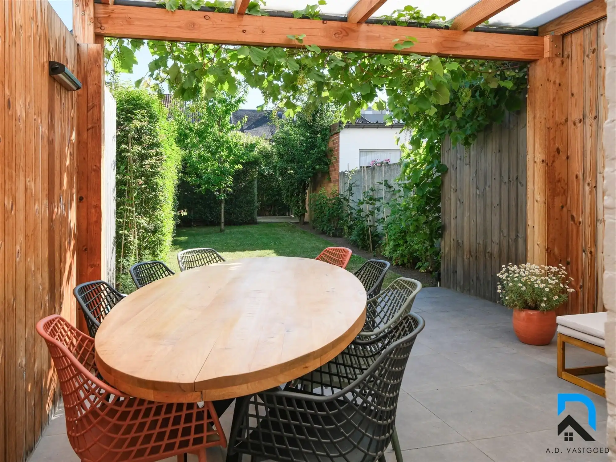 Gerenoveerde woning met tuin op toplocatie in Hasselt foto 4