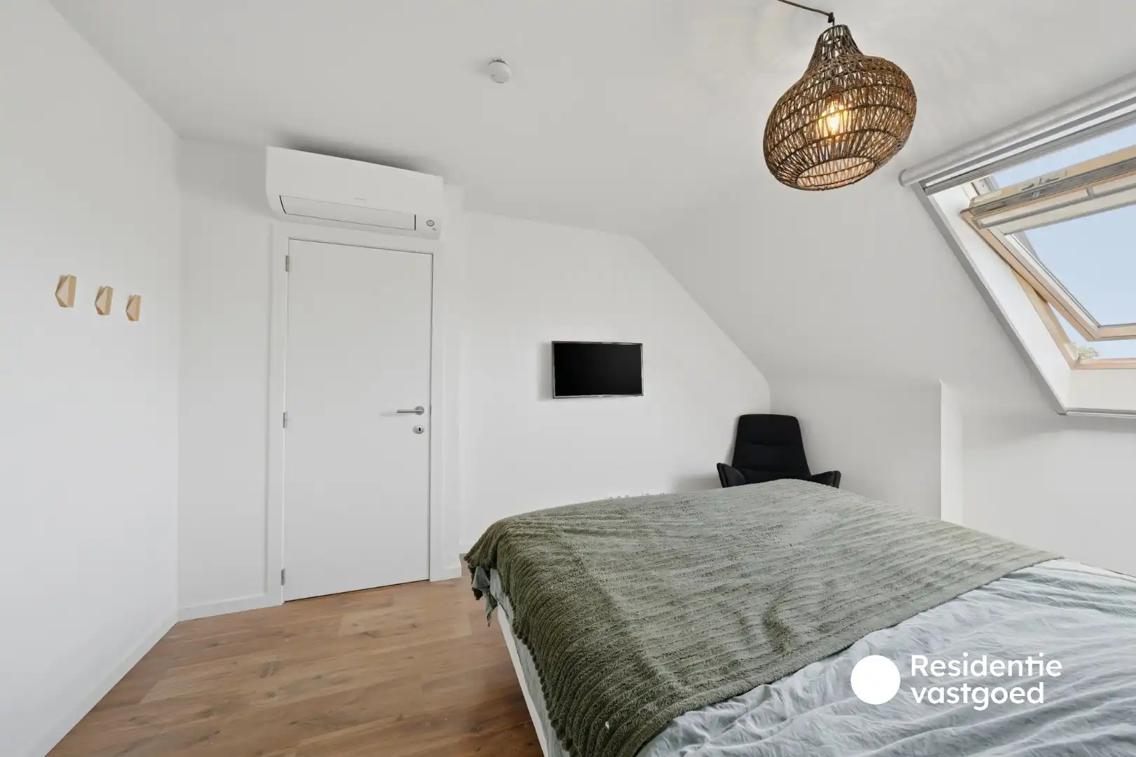 Instapklare woning te koop met garage en tuin! foto 21