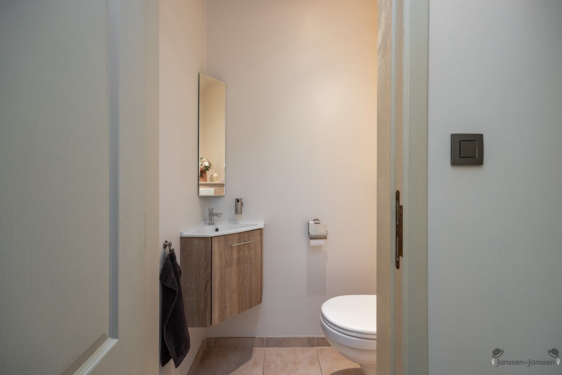 Instapklare woning met vier slaapkamers op een ruim perceel van 659m². foto 17