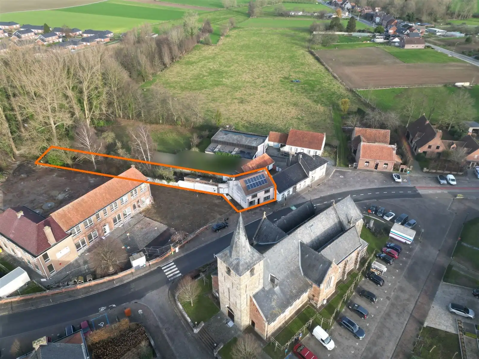 Hoofdfoto van de publicatie: Authentieke woning in hartje Deftinge met bos!