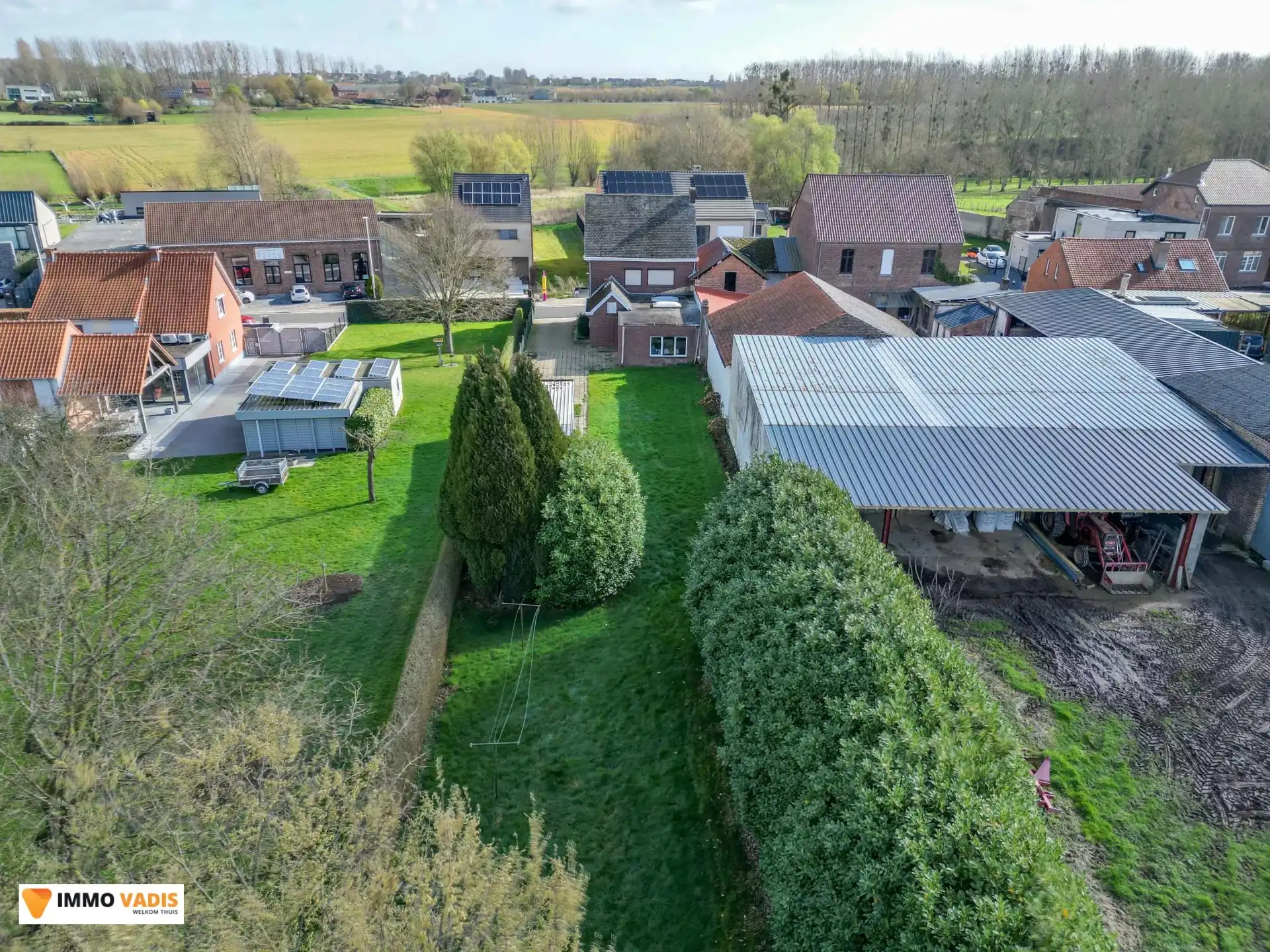 Halfopen bebouwing met 4 slaapkamers en vrijstaande garage foto 3