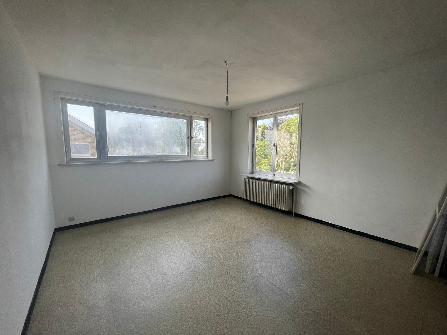 Te vernieuwen hoekappartement met terras in rustige straat in het hartje van Sint-Kruis. foto 9