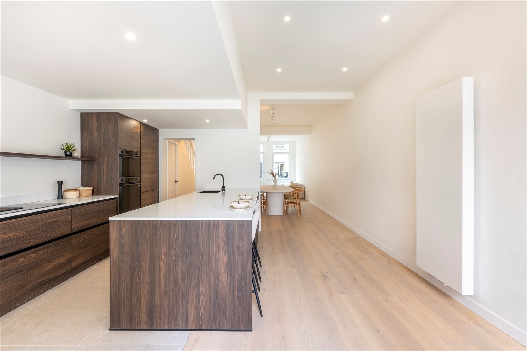 Ruime gerenoveerde woning met tuin foto 11