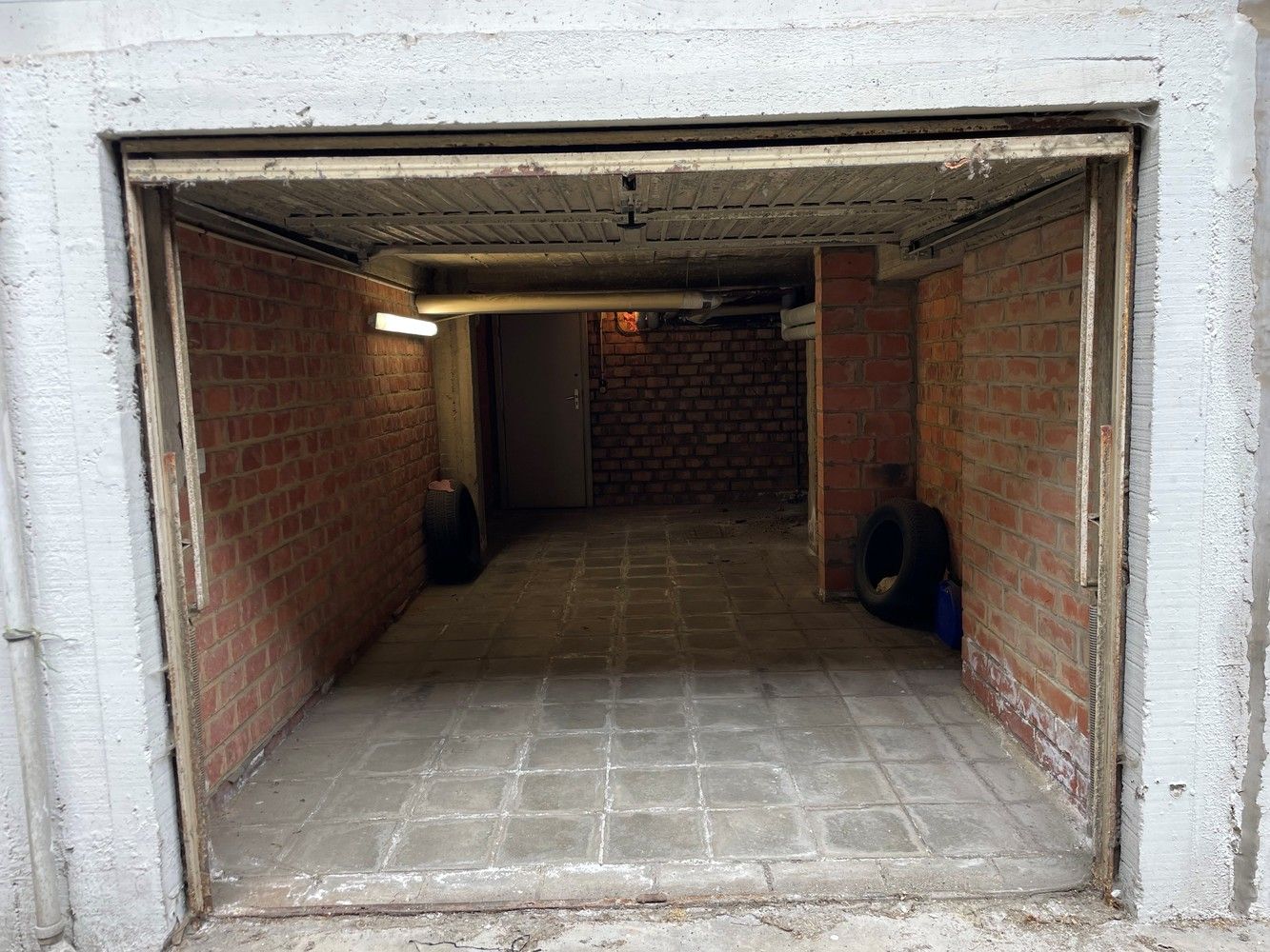 Garage in het hartje van Strombeek foto 4