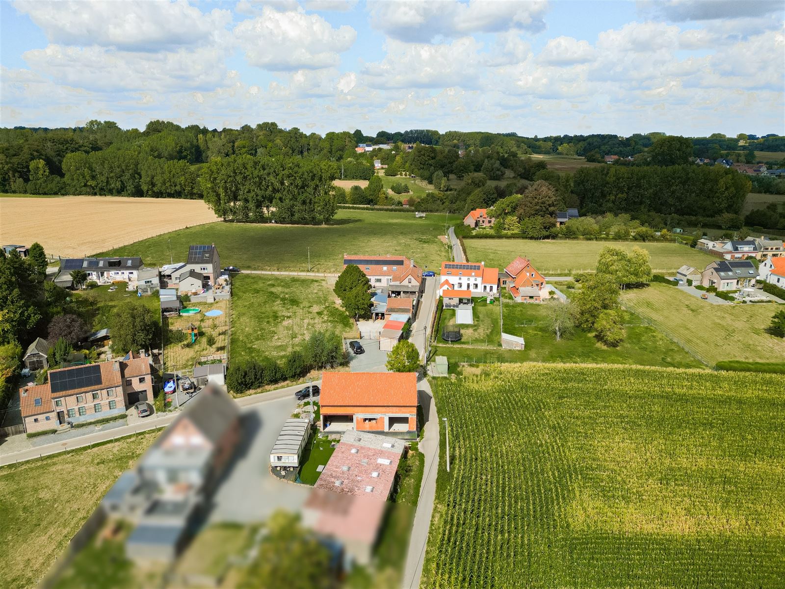 Hoofdfoto van de publicatie: Verder af te werken renovatieproject op prachtige ligging!