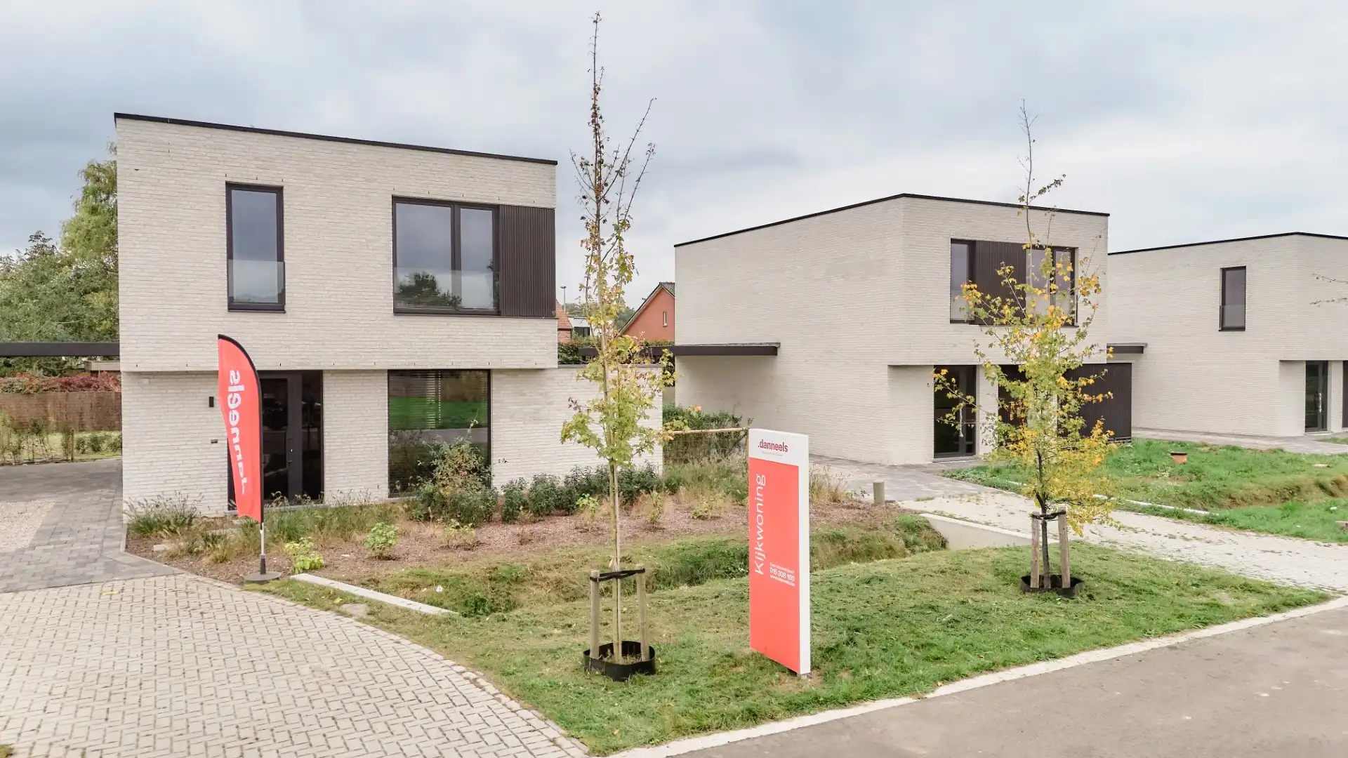 Energiezuinige open bebouwing in groene woonwijk foto 3