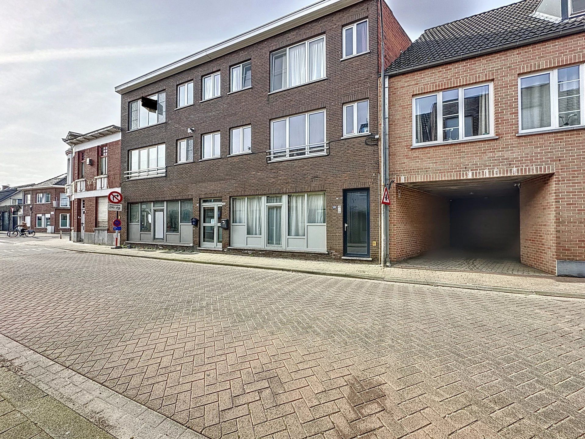 Ruim appartement vlakbij het centrum van Geel met 2 slaapkamers. foto 2