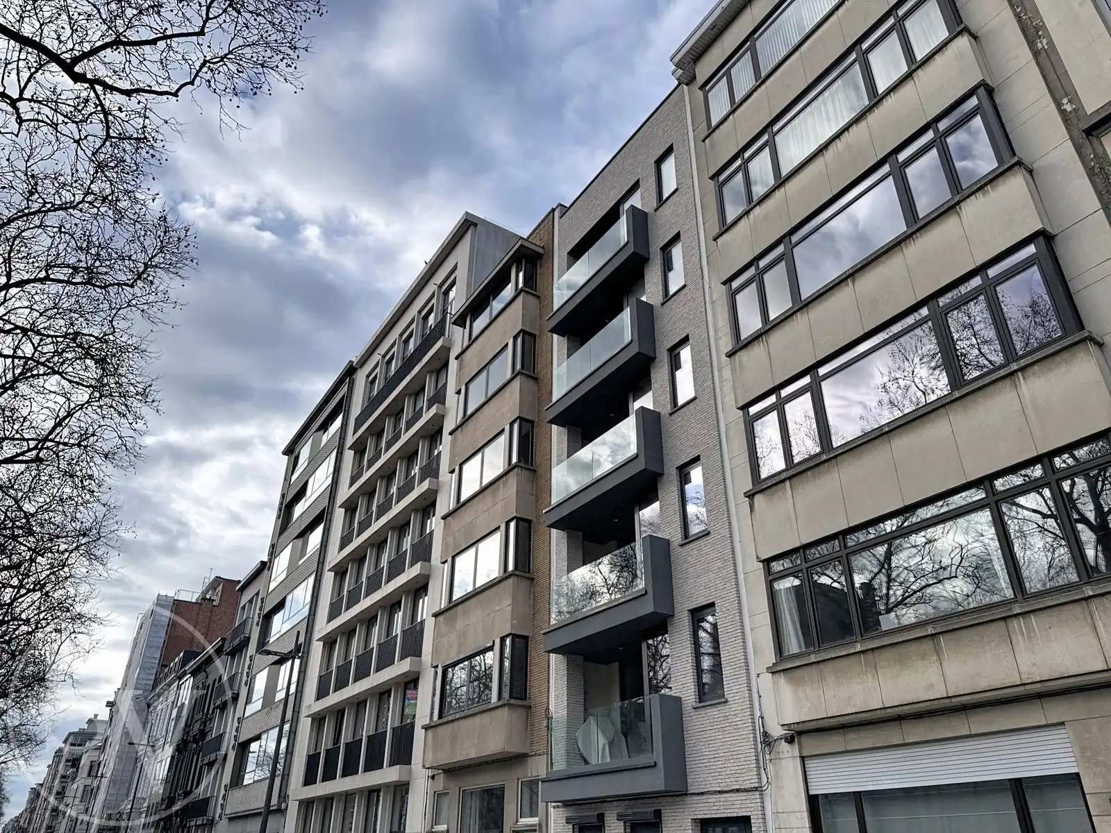 Jong, energiezuinig app (EPC A) met terras. foto {{pictureIndex}}