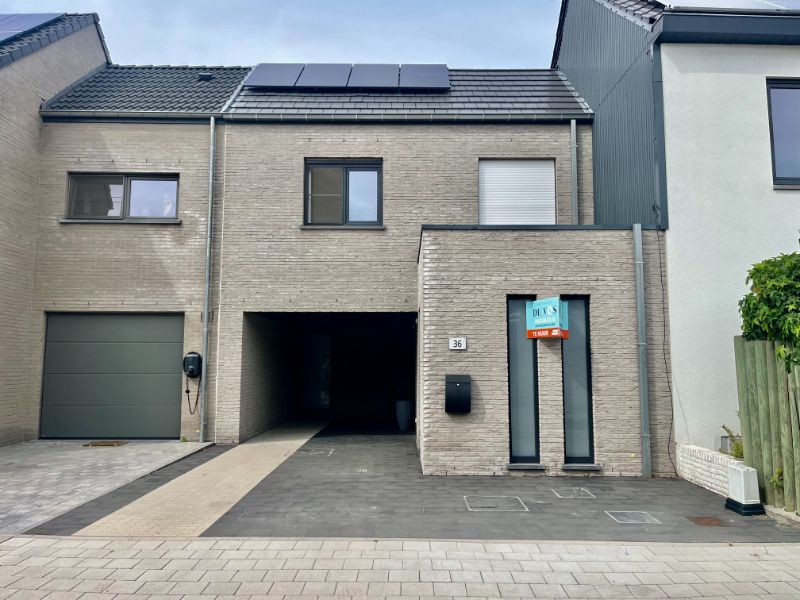 INSTAPKLARE RECENTE WONING IN CENTRUM ERTVELDE foto {{pictureIndex}}