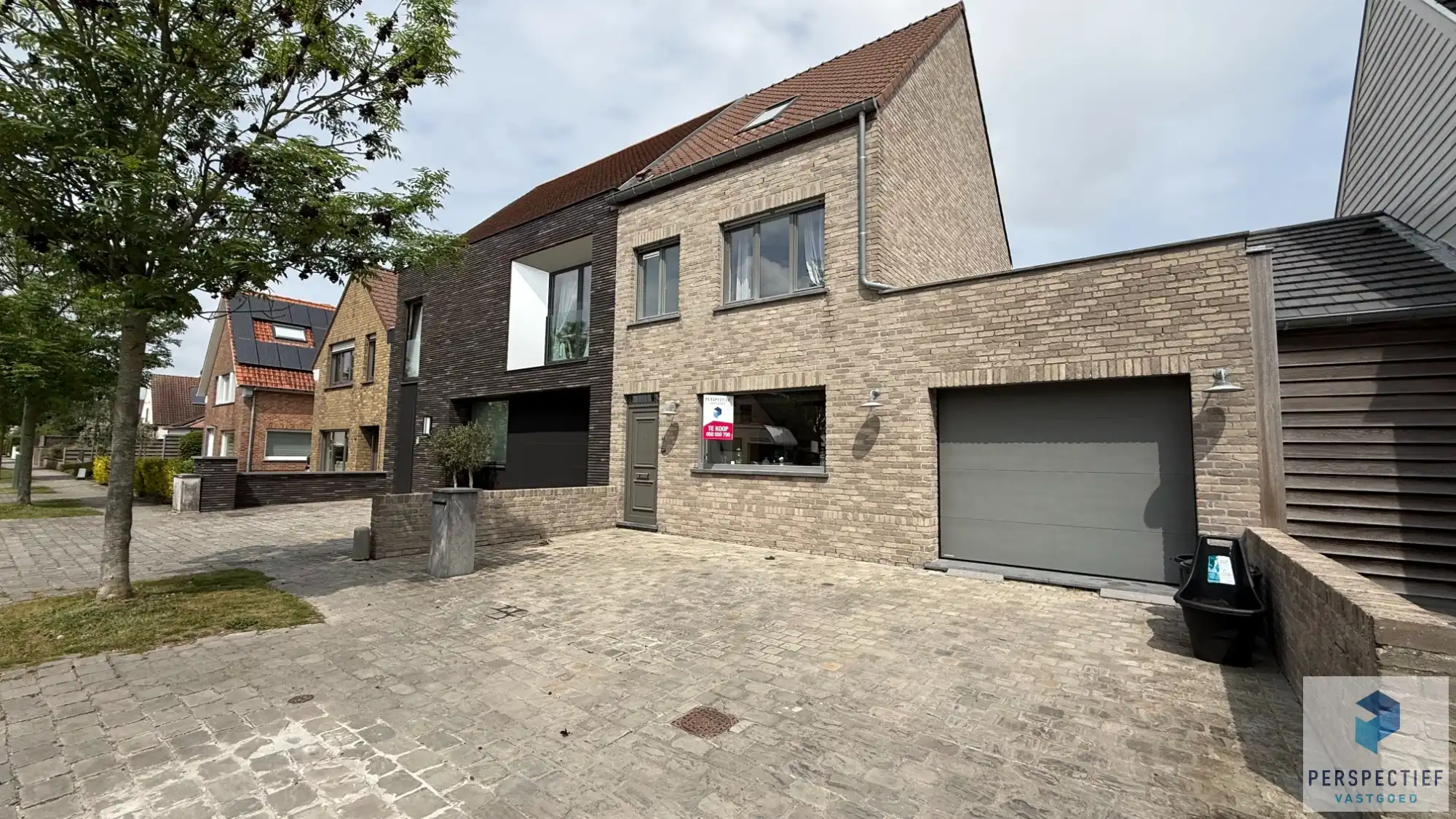 Vernieuwde woning met 4 slpk - garage & tuin in het dorpscentrum van Ramskapelle foto 9