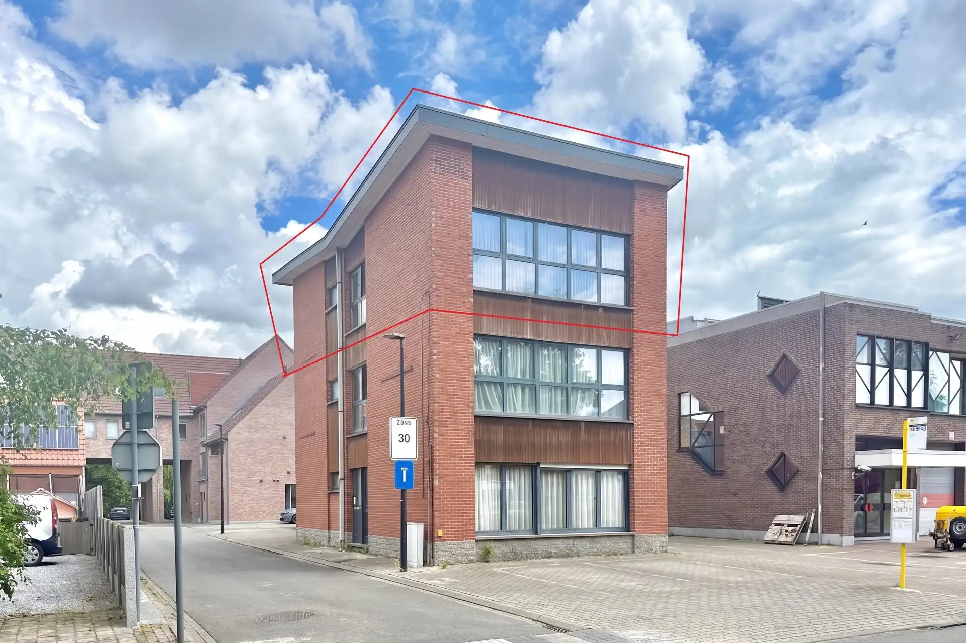 Hoofdfoto van de publicatie: Centraal appt 2 slpk, terras en garage