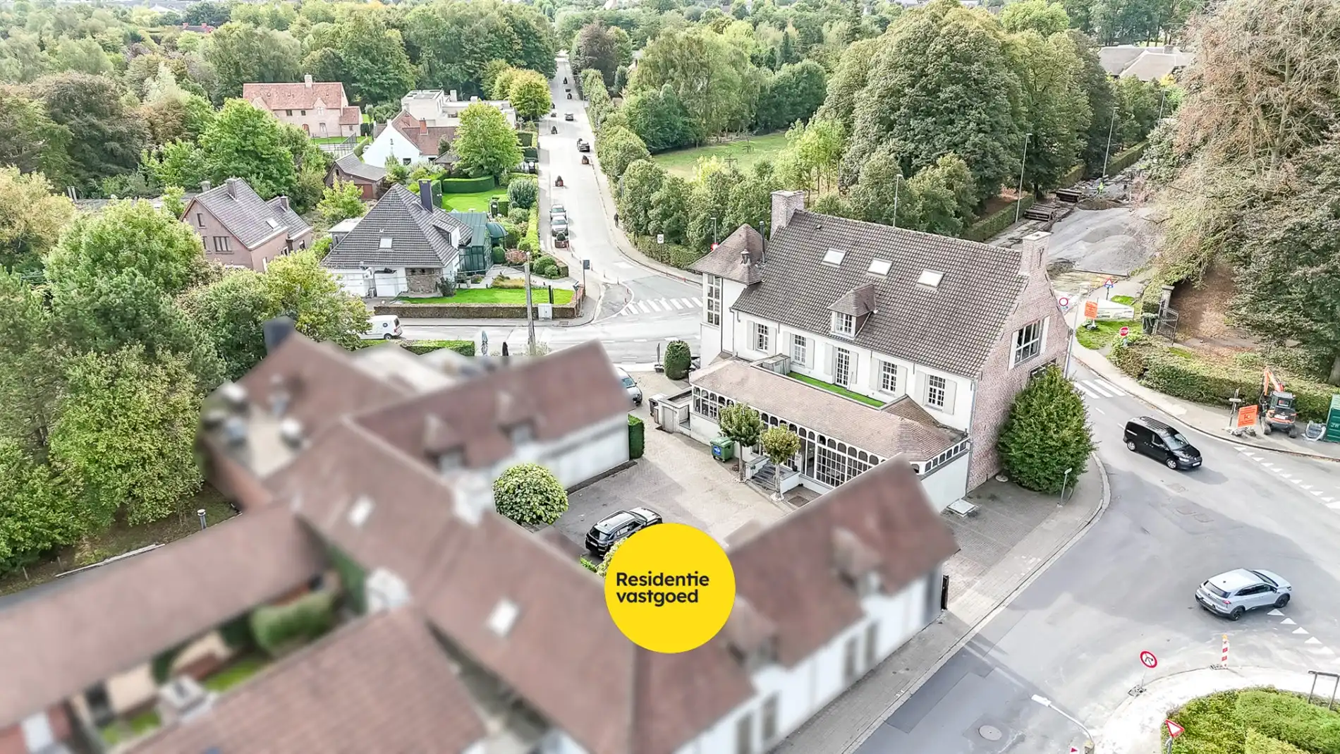 Multifunctionele eigendom met appartementen en handelszaken! foto 4