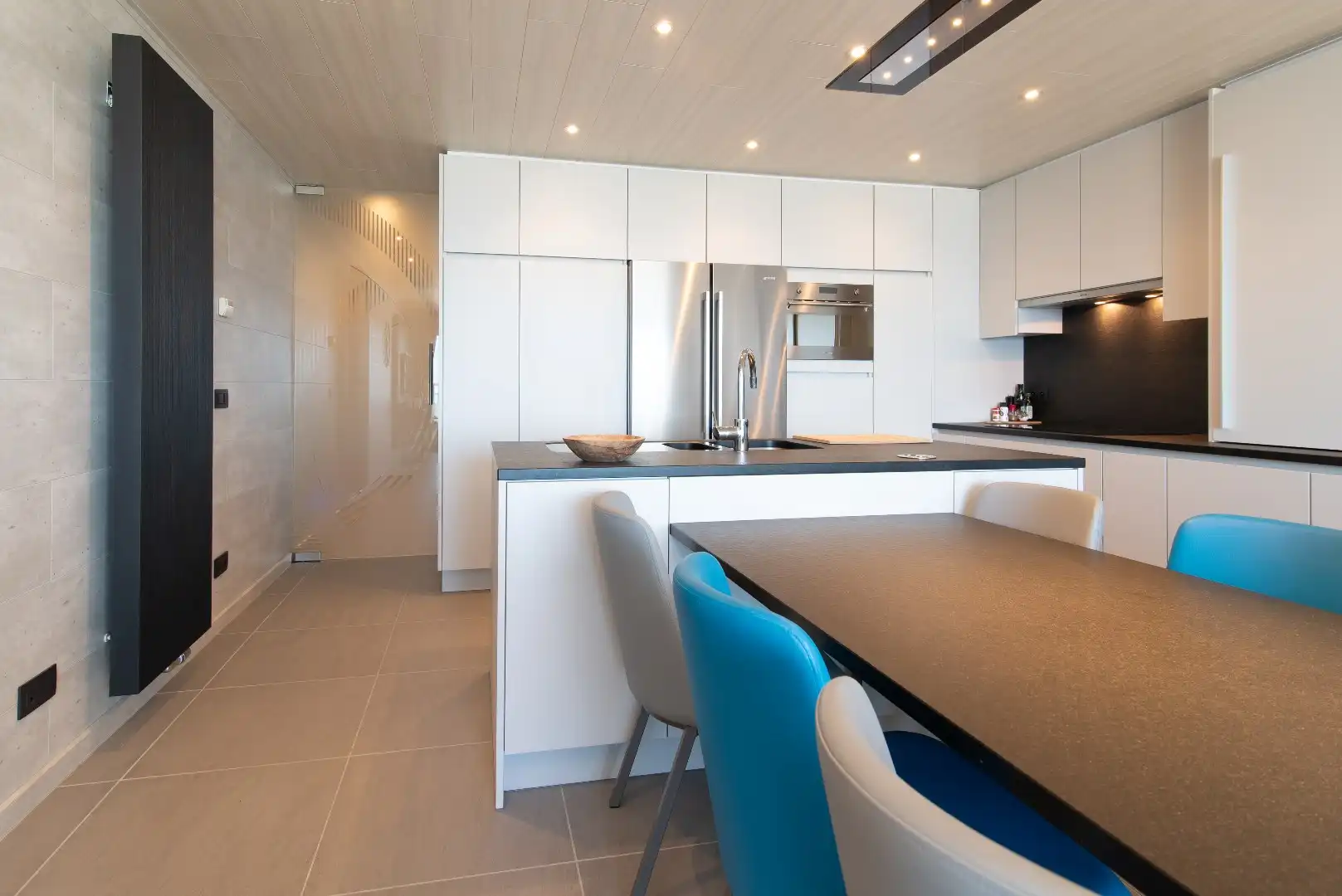 Modern 2 slaapkamer appartement met zeezicht aan de kust foto 5