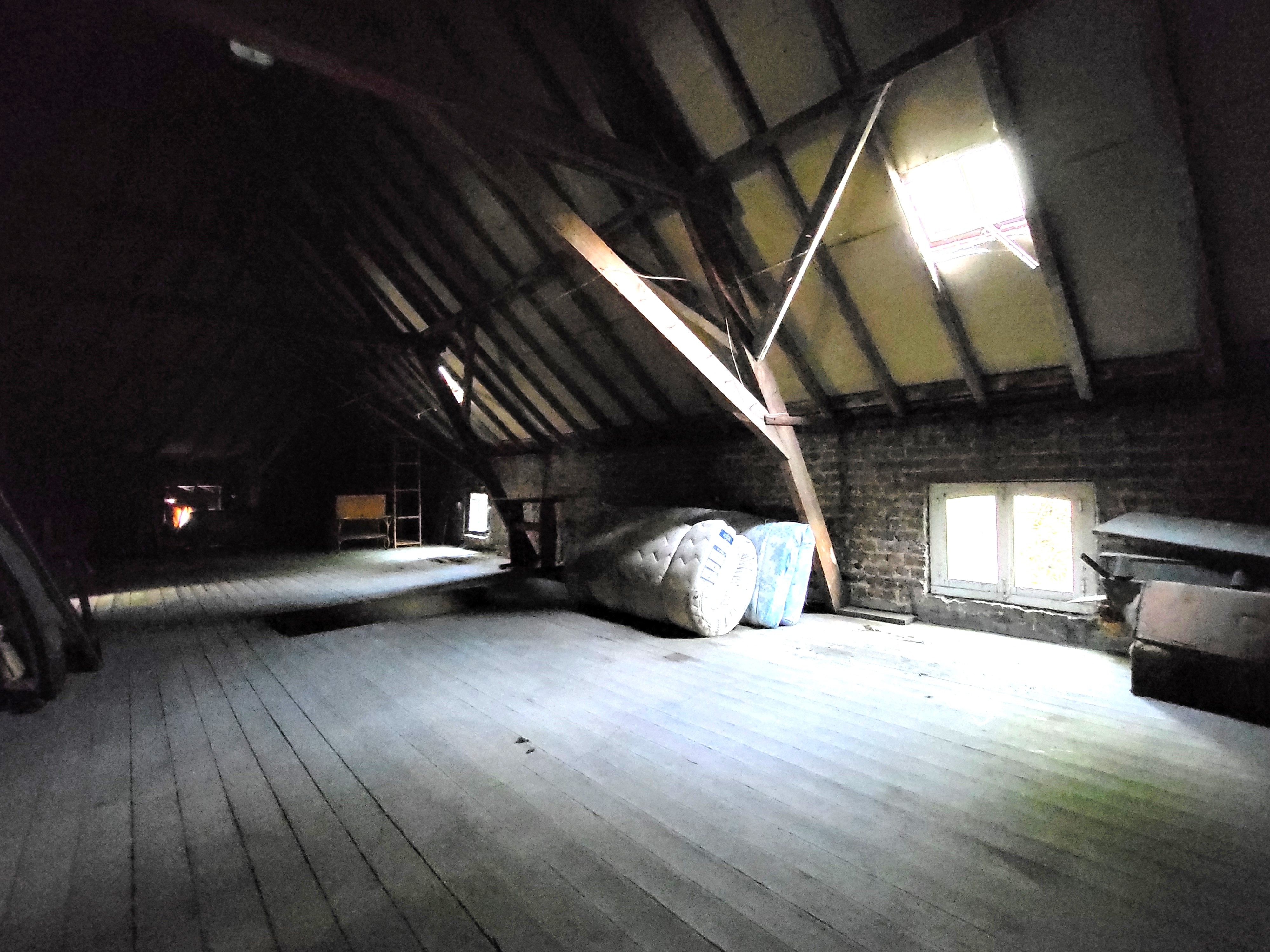 Prachtig te renoveren burgerwoning op 318m² met ruime garage en stalling. foto 24