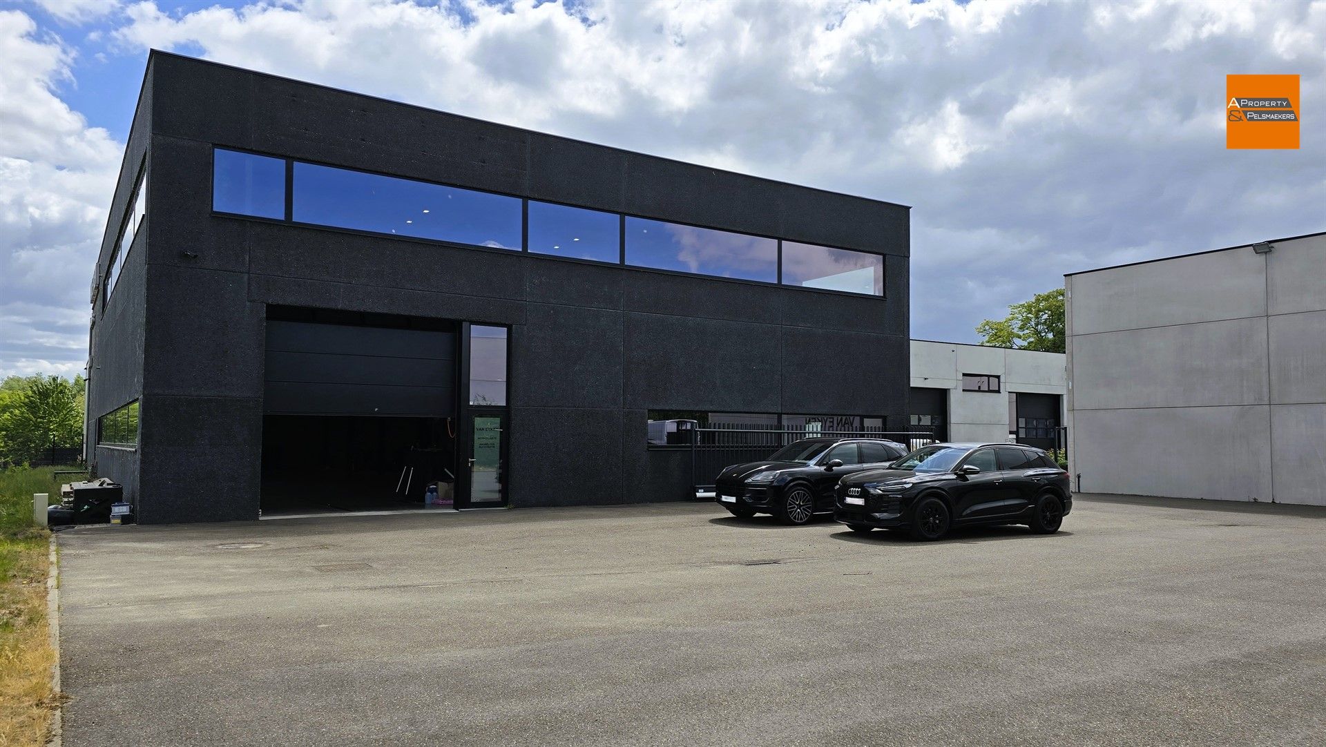 Toplocatie aan het water: Ruim handelspand (1200m²) te huur in Leuven!  foto 2