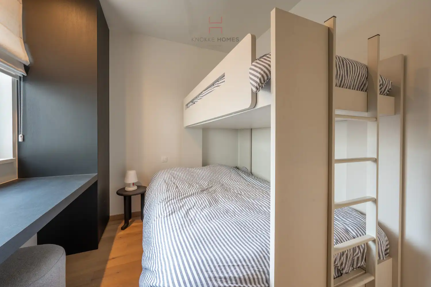 Stijlvol en instapklaar appartement  op toplocatie, dichtbij van strand te Duinbergen. foto 16