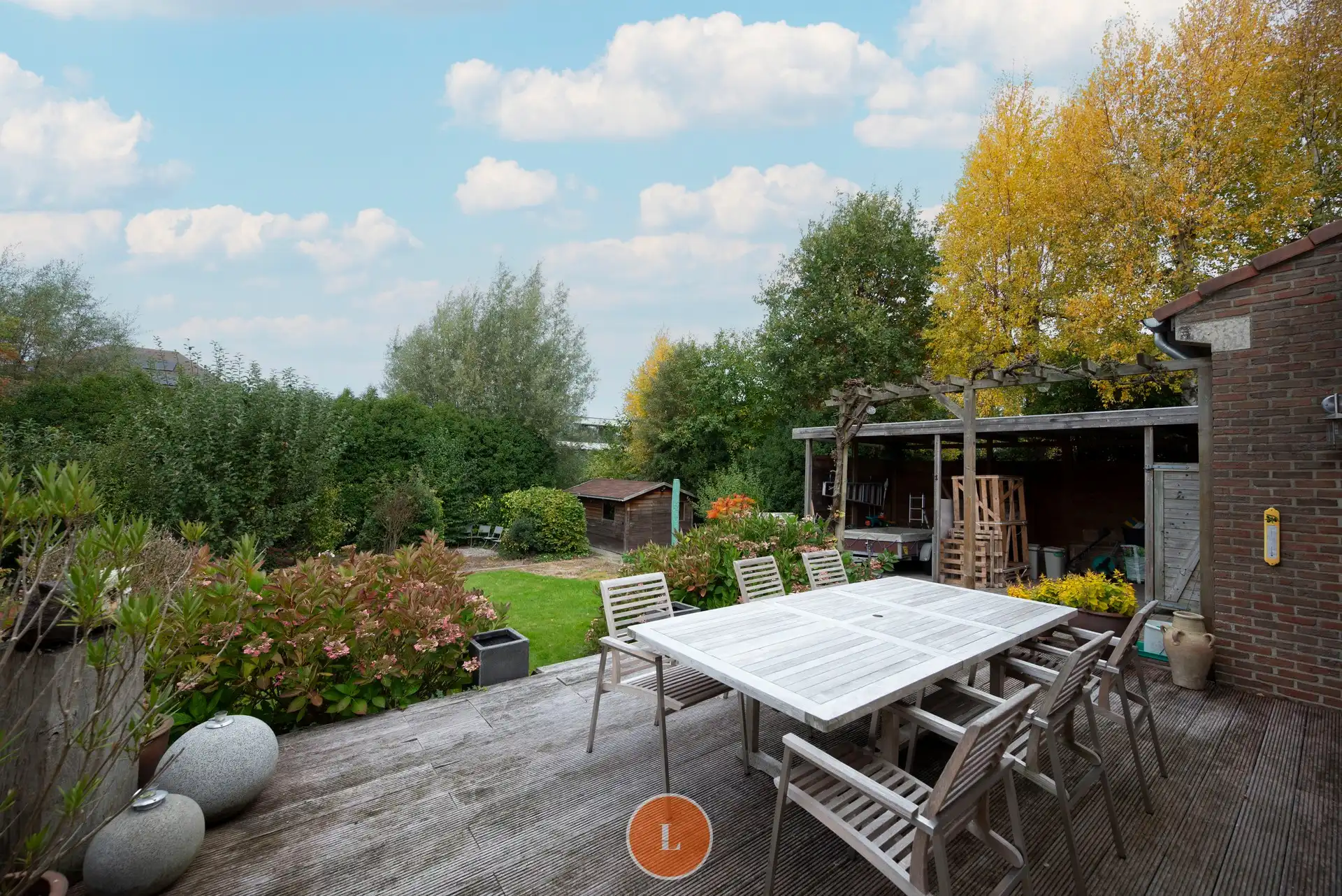 Alleenstaande woning in groene residentiële wijk foto 12