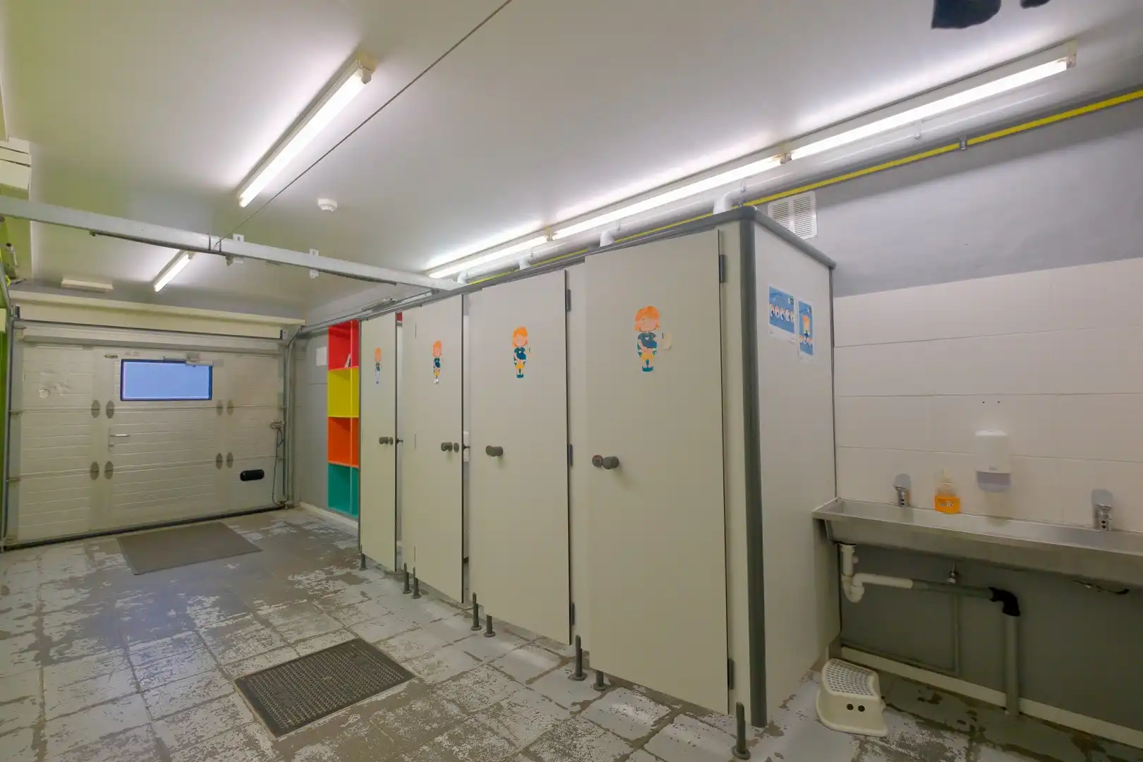 Torhout – Ruim handelspand/woning met 4 slpks en garage op 385 m² foto 13