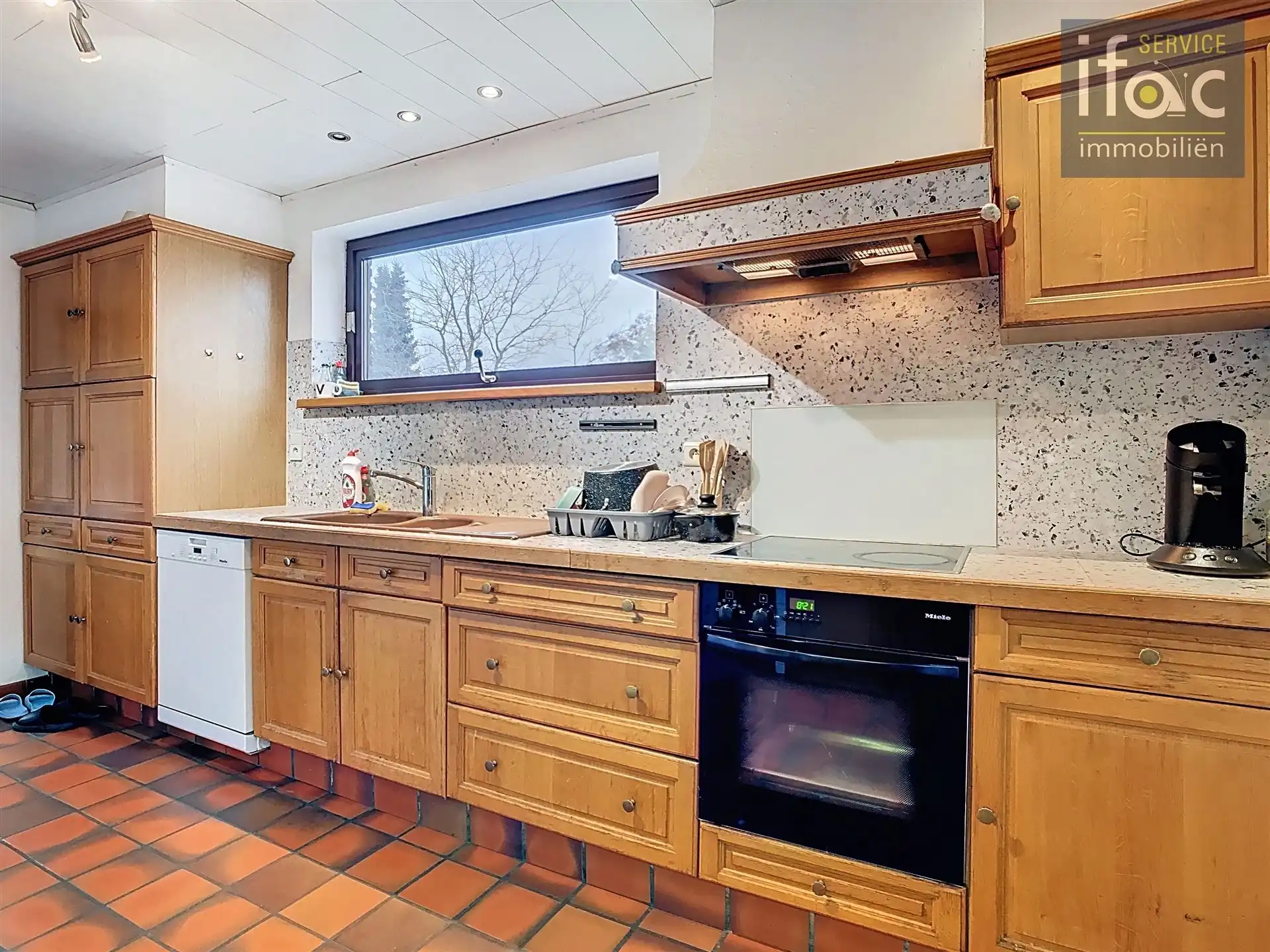 Huis met 4 slpks, 2 badk., tuin en garage foto 8