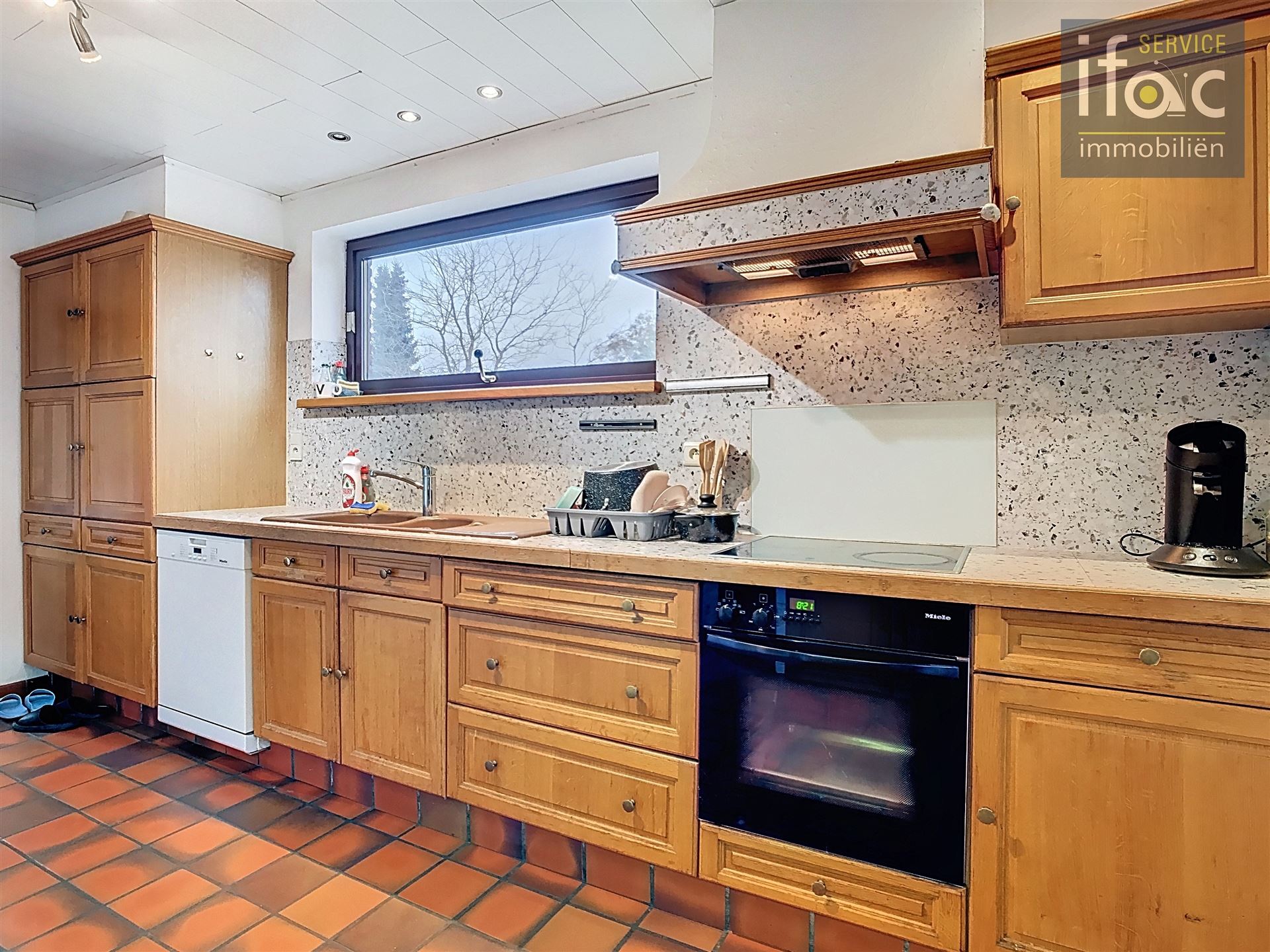 Huis met 4 slpks, 2 badk., tuin en garage foto 8