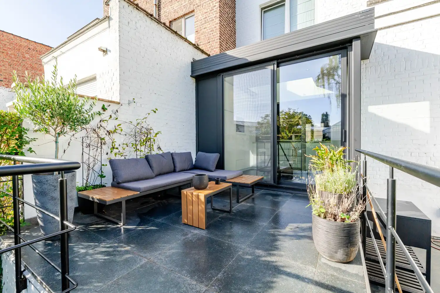 Instapklare gerenoveerde woning met 3 slaapkamers, 2 badkamers en garage foto 21