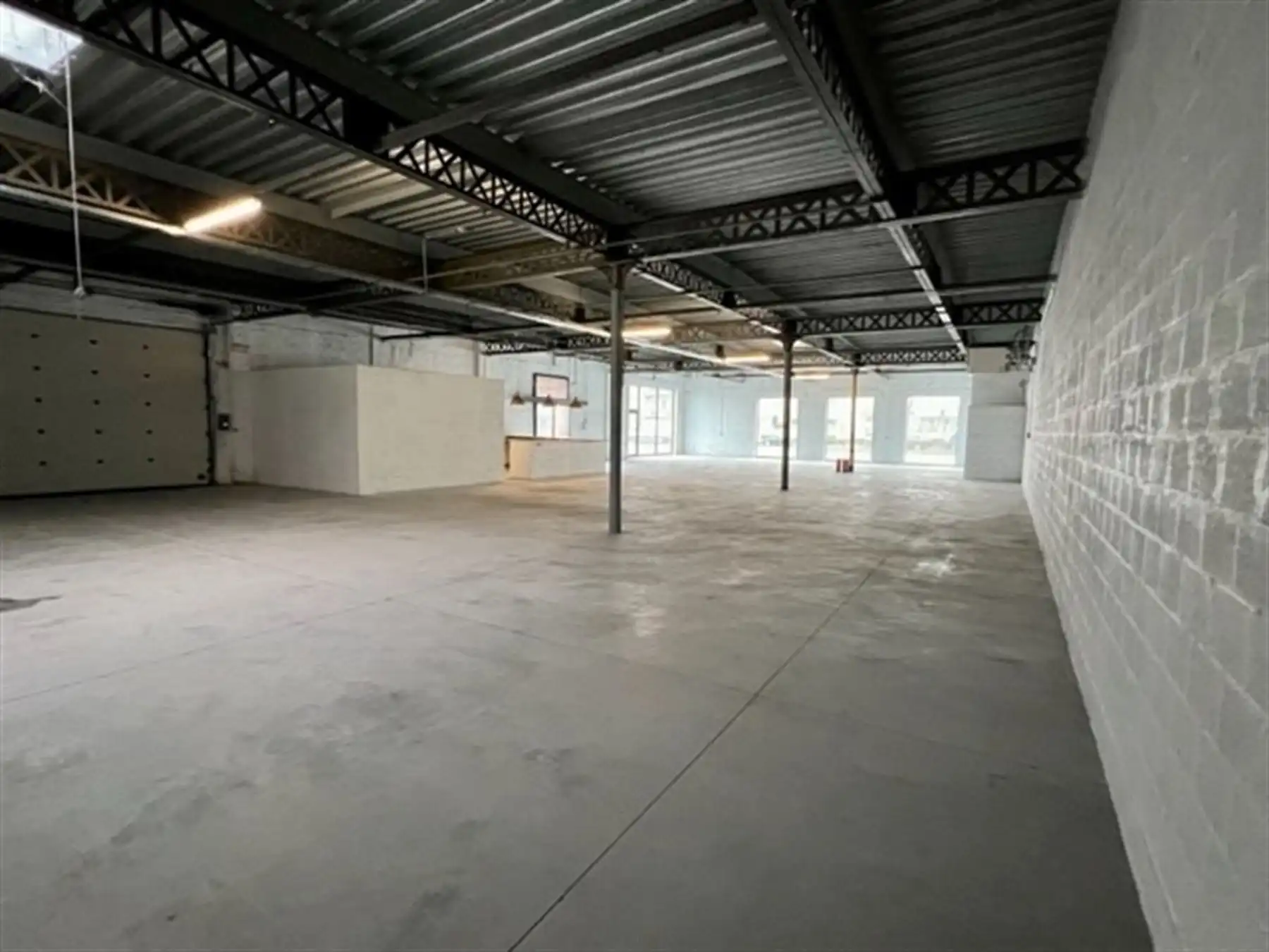 
Ruim en veelzijdig commercieel pand met 507m² aan mogelijkheden foto 3