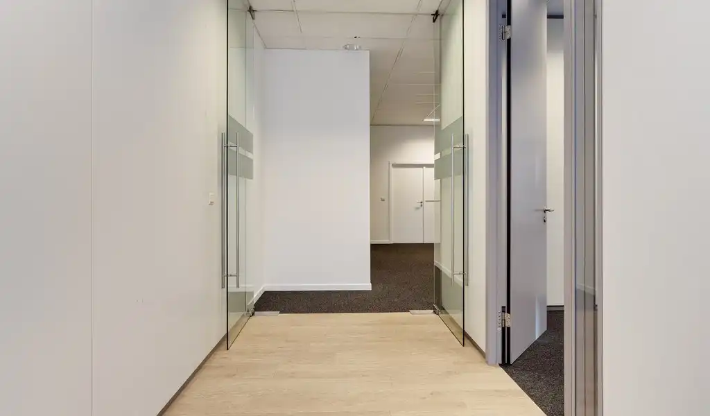 Instapklare kantoren te huur in Antwerp Ring Center foto 13