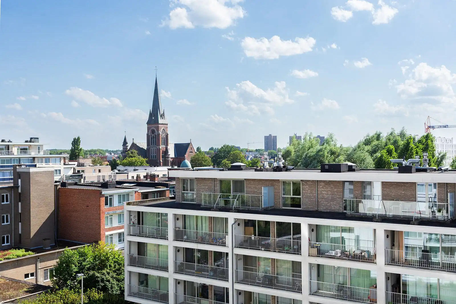 Ruim appartement met 2 slaapkamers, 2 terrassen en garage foto 24