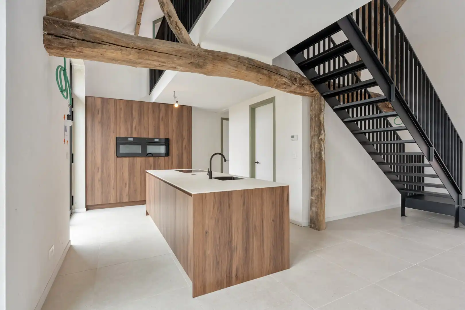 Exclusieve woning in volledig heropgebouwde hoeve op een perceel van 4a60ca!  foto 4