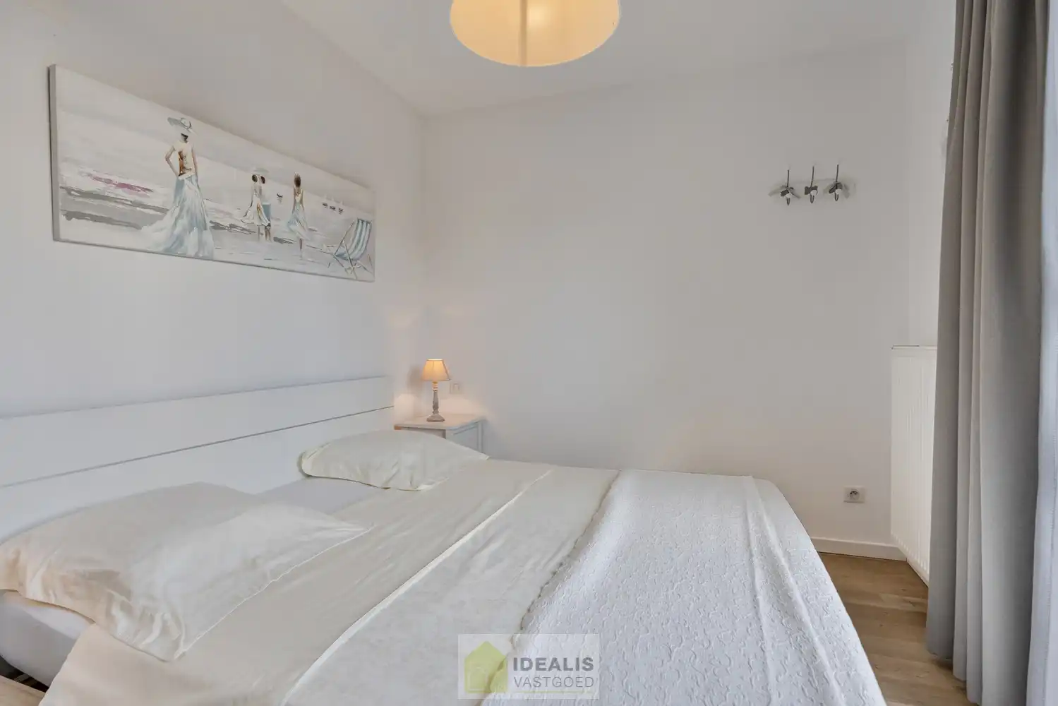 IDEALIS VASTGOED - HEERLIJK GELIJKVLOERS VAKANTIE-APPARTEMENT TE ZEEBRUGGE-BAD OP WANDELAFSTAND VAN HET STRAND EN DE DUINEN! EEN FIJNE PLEK BESTAANDE UIT EEN LICHTRIJKE LEEFRUIMTE MET OPEN KEUKEN EN BERGING, 1 RUIME SLAAPKAMER, 1 INPANDIGE KINDERKAMER, EEN EXTRA RUIM TERRAS EN EEN GOED TOEGANKELIJKE ONDERGRONDSE PARKEERPLAATS (AUTOLIFT) EN KELDERBERGING! foto 22
